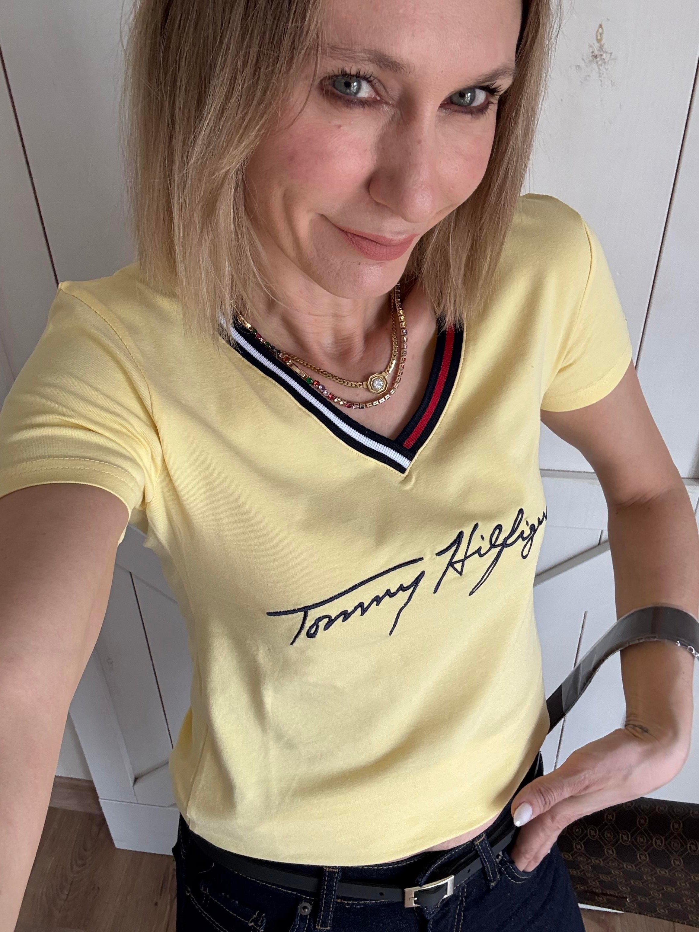 V Yaka Açık Sarı Tshirt