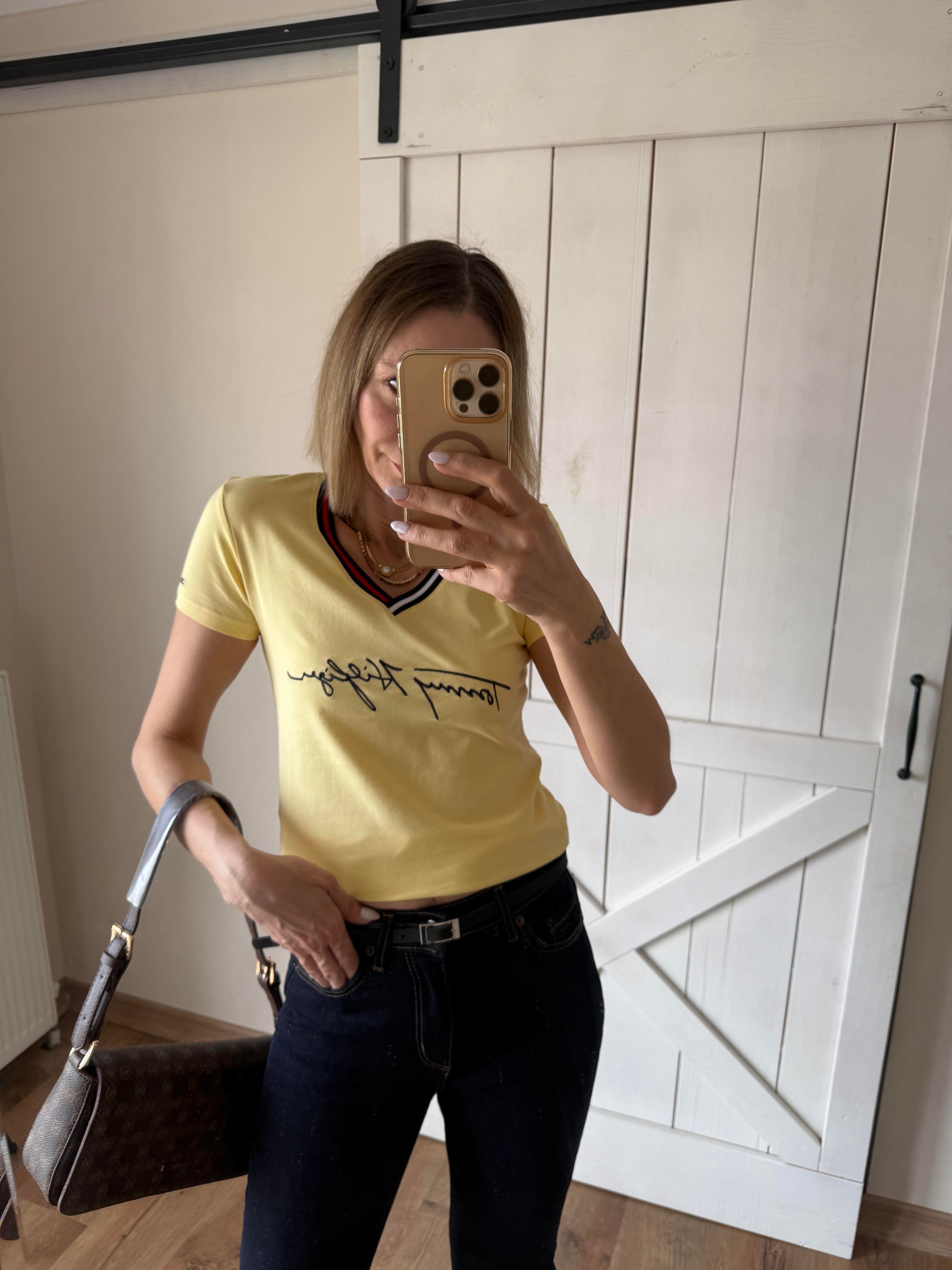 V Yaka Açık Sarı Tshirt