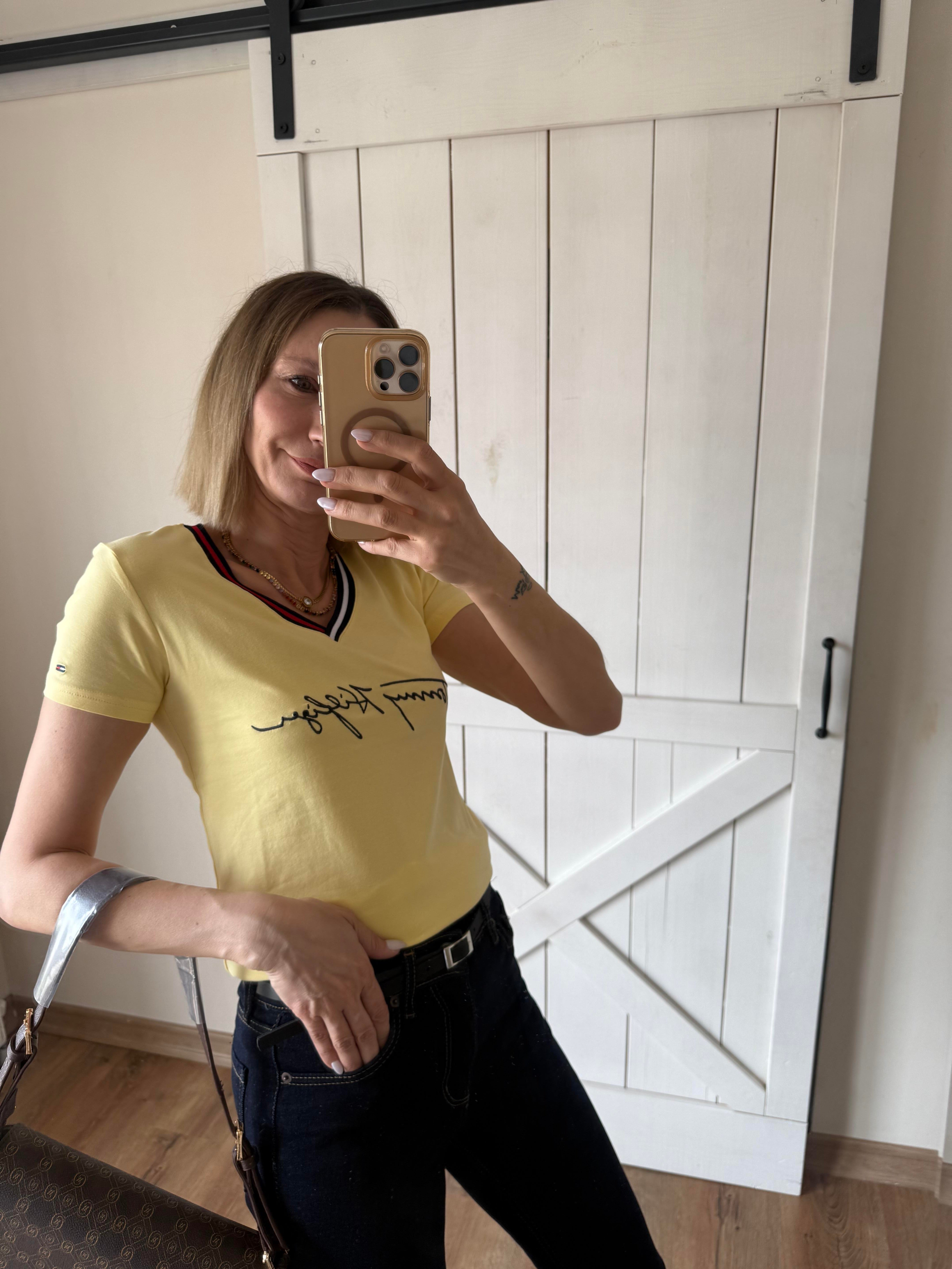 V Yaka Açık Sarı Tshirt