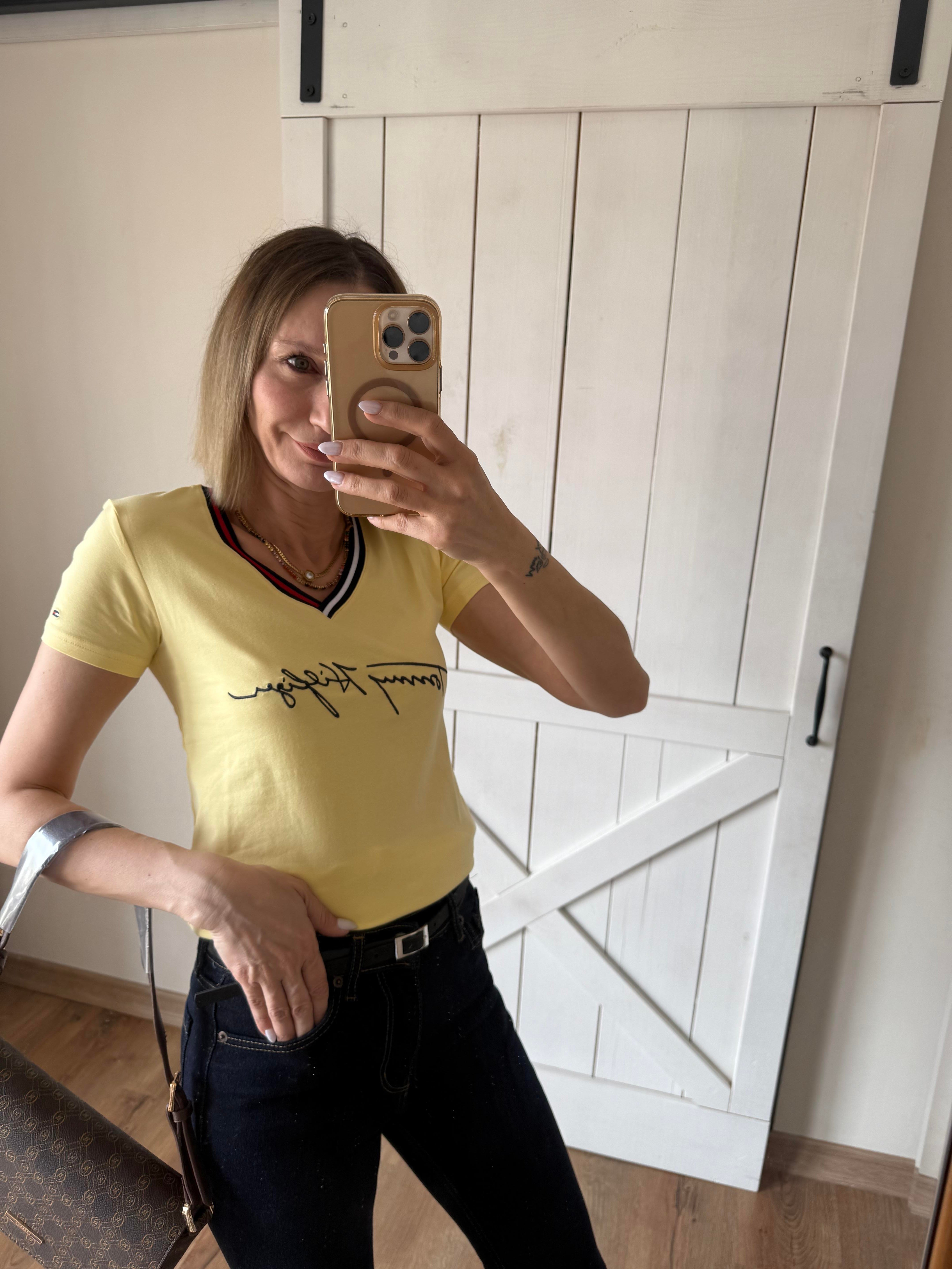 V Yaka Açık Sarı Tshirt