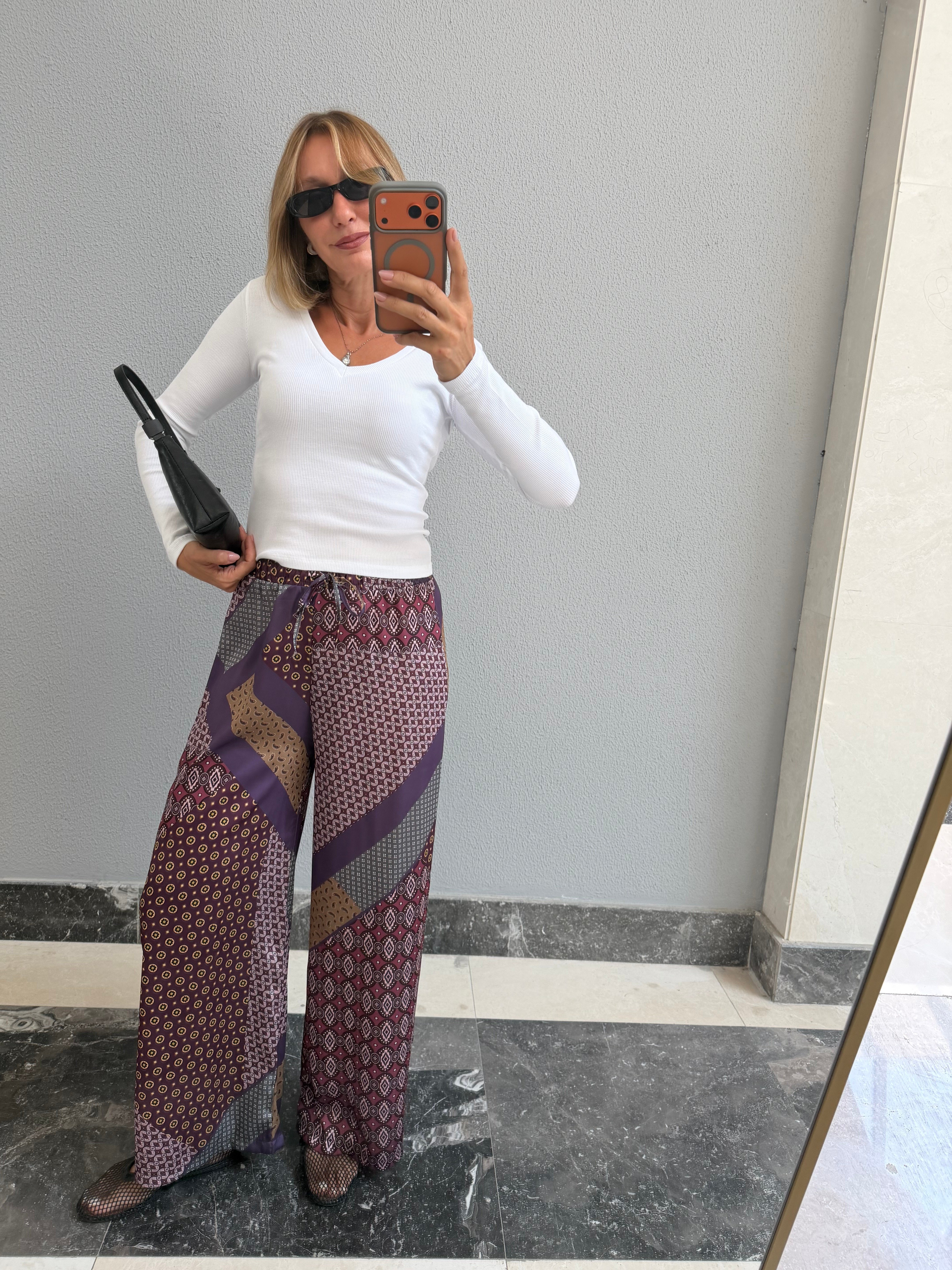 V Yaka Beyaz Adriana Kos Fitilli Basic