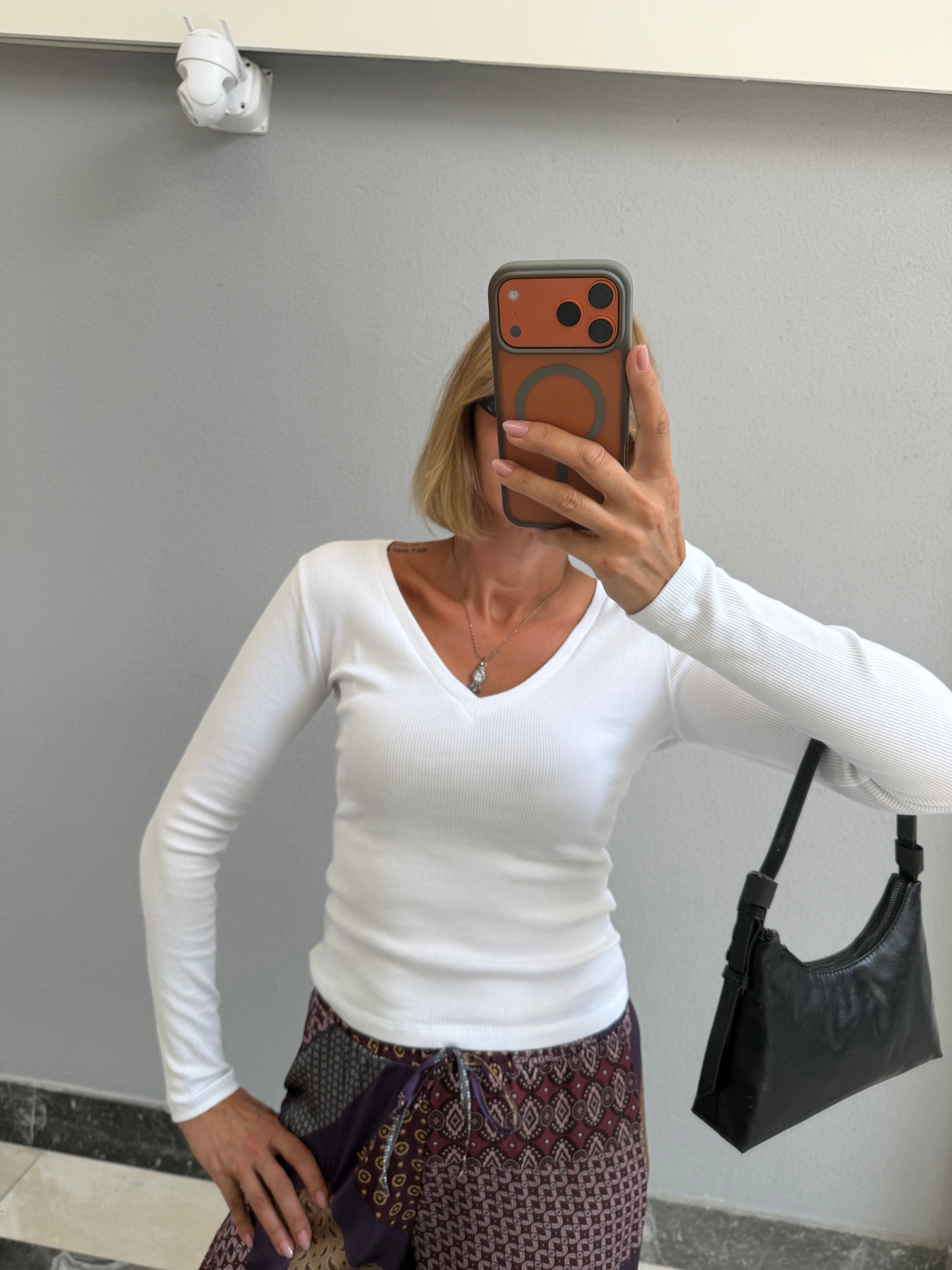 V Yaka Beyaz Adriana Kos Fitilli Basic