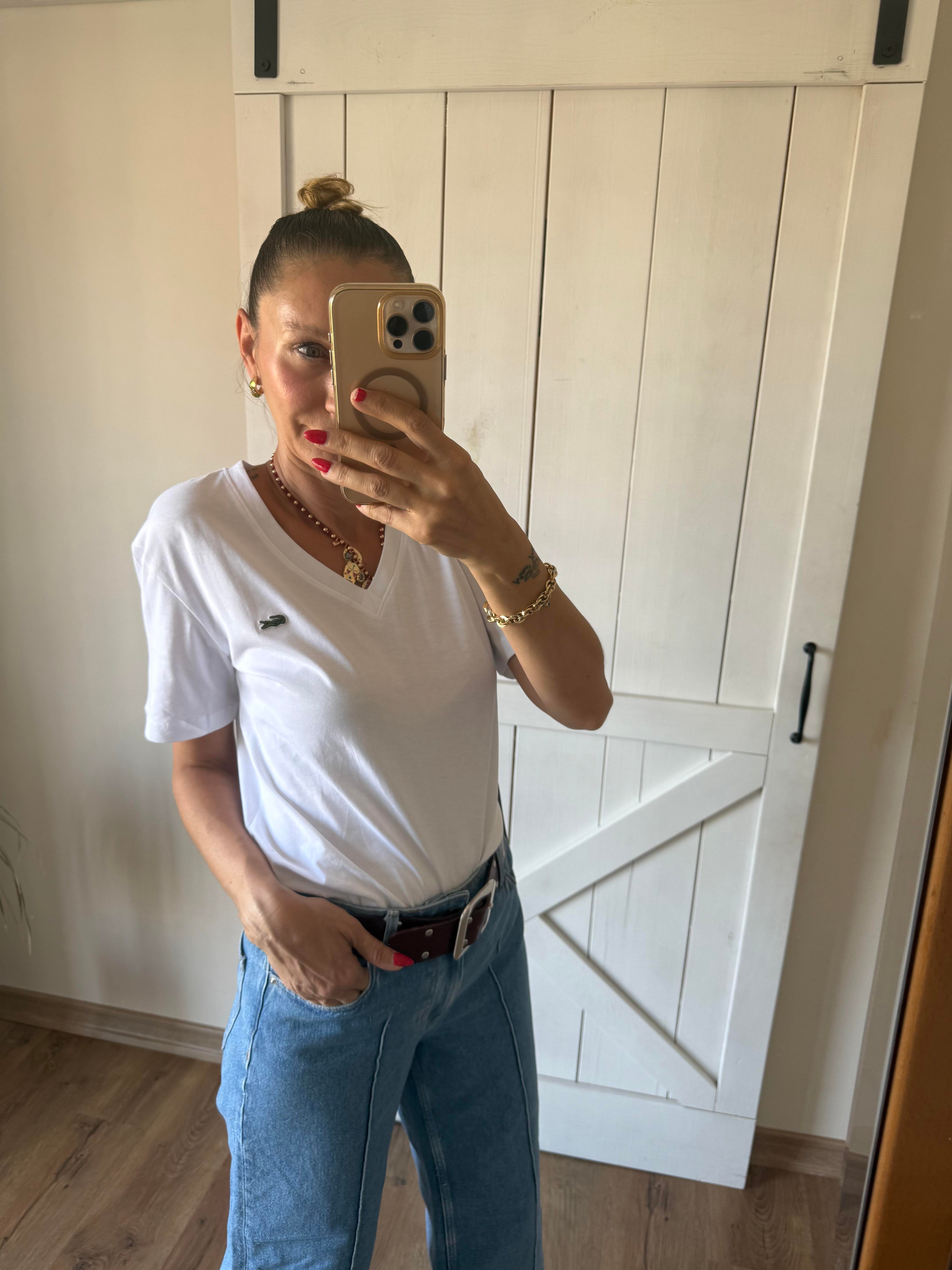 V Yaka Beyaz Rahat Kesim Tshirt