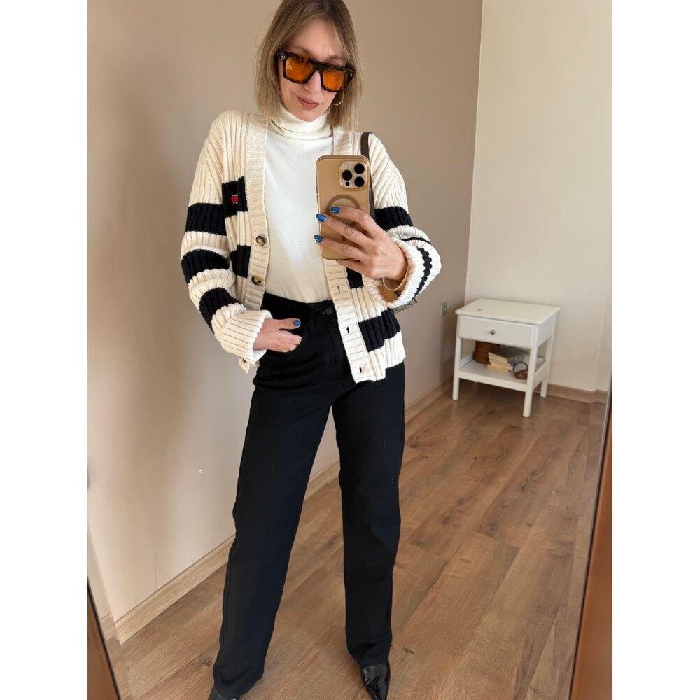 V YAKA ÇİZGİLİ HIRKA