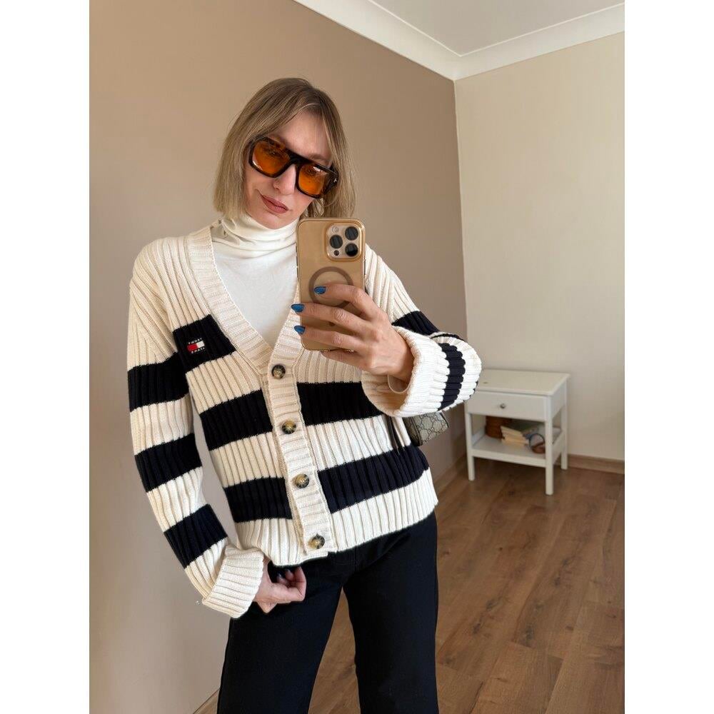 V YAKA ÇİZGİLİ HIRKA