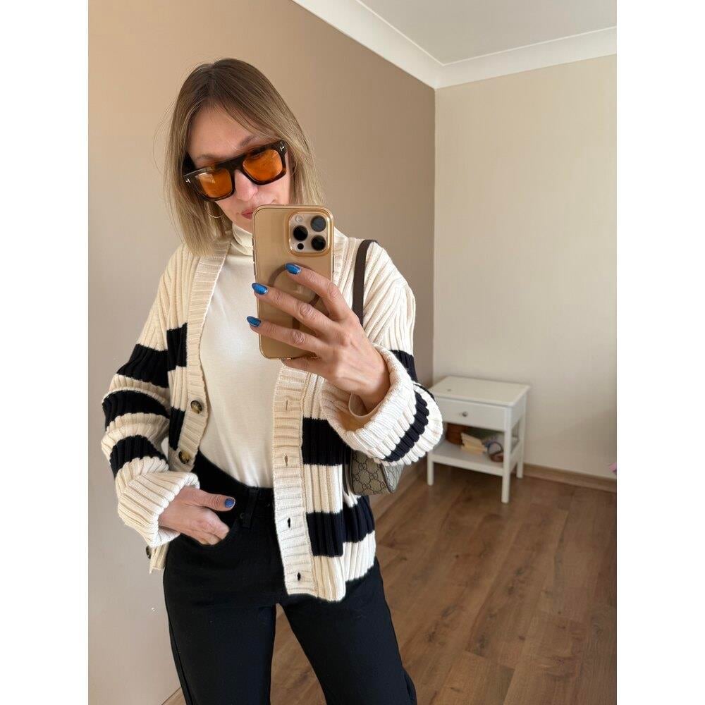 V YAKA ÇİZGİLİ HIRKA