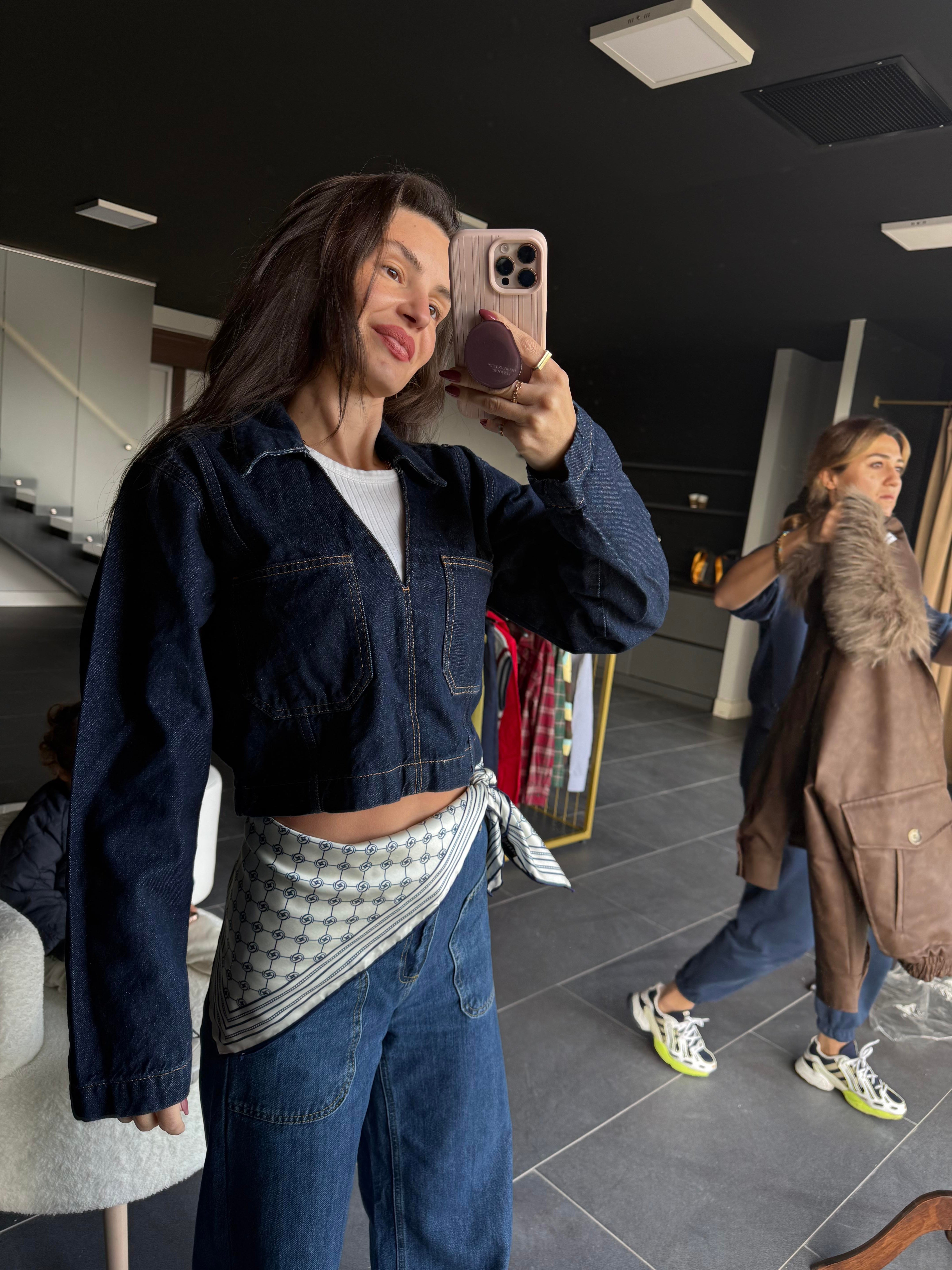 V Yaka Denim Gömlek