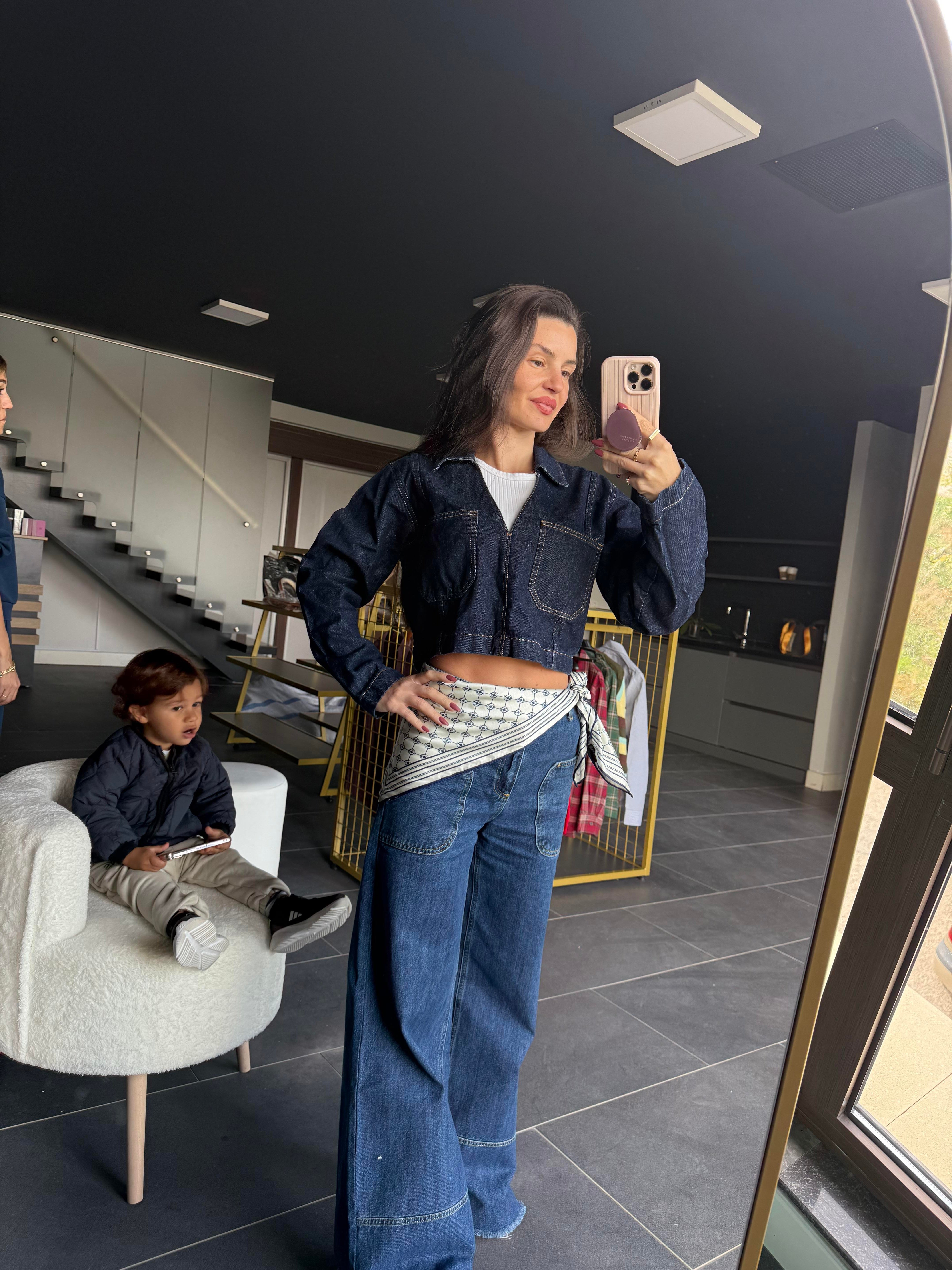 V Yaka Denim Gömlek