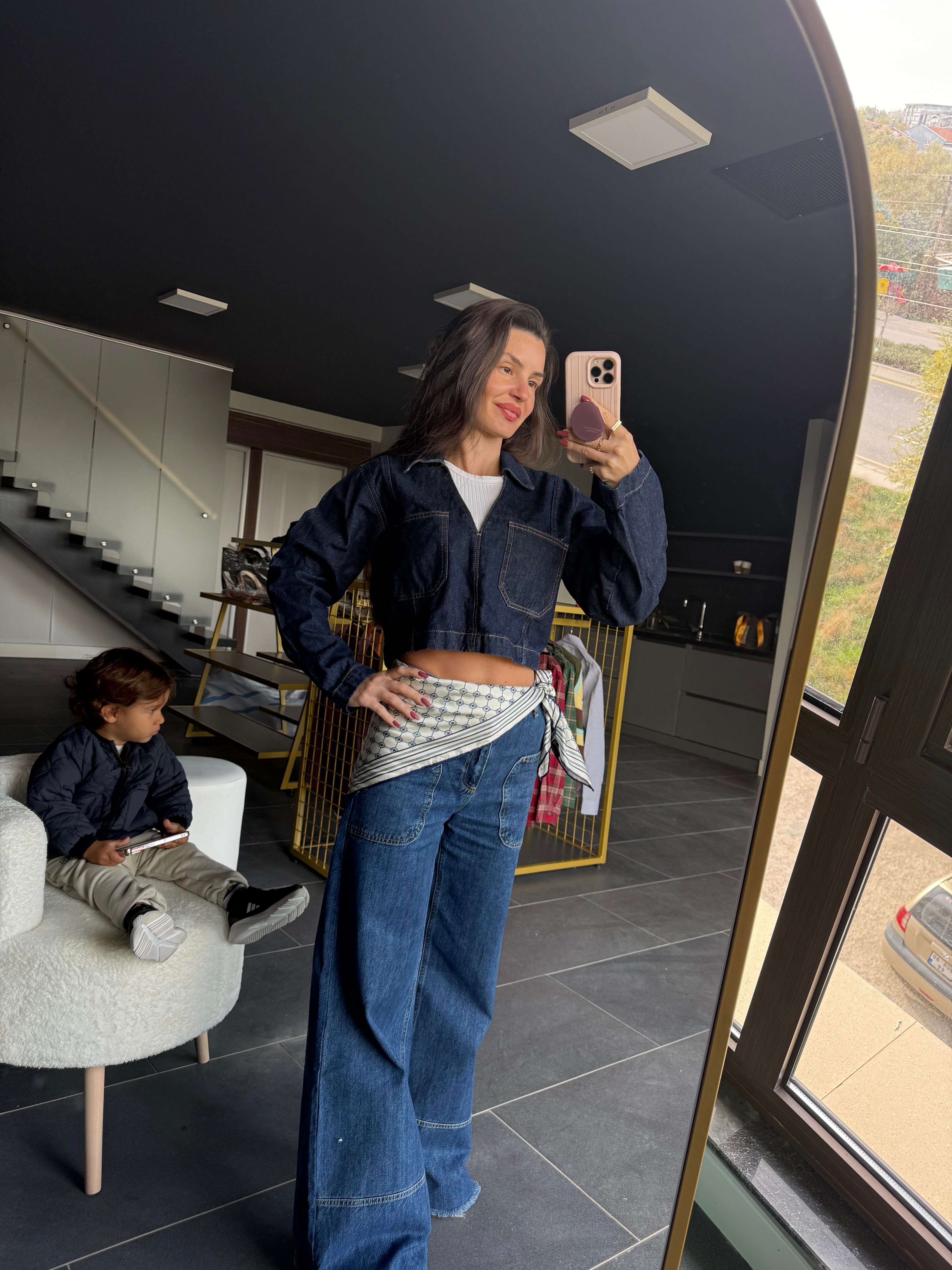 V Yaka Denim Gömlek