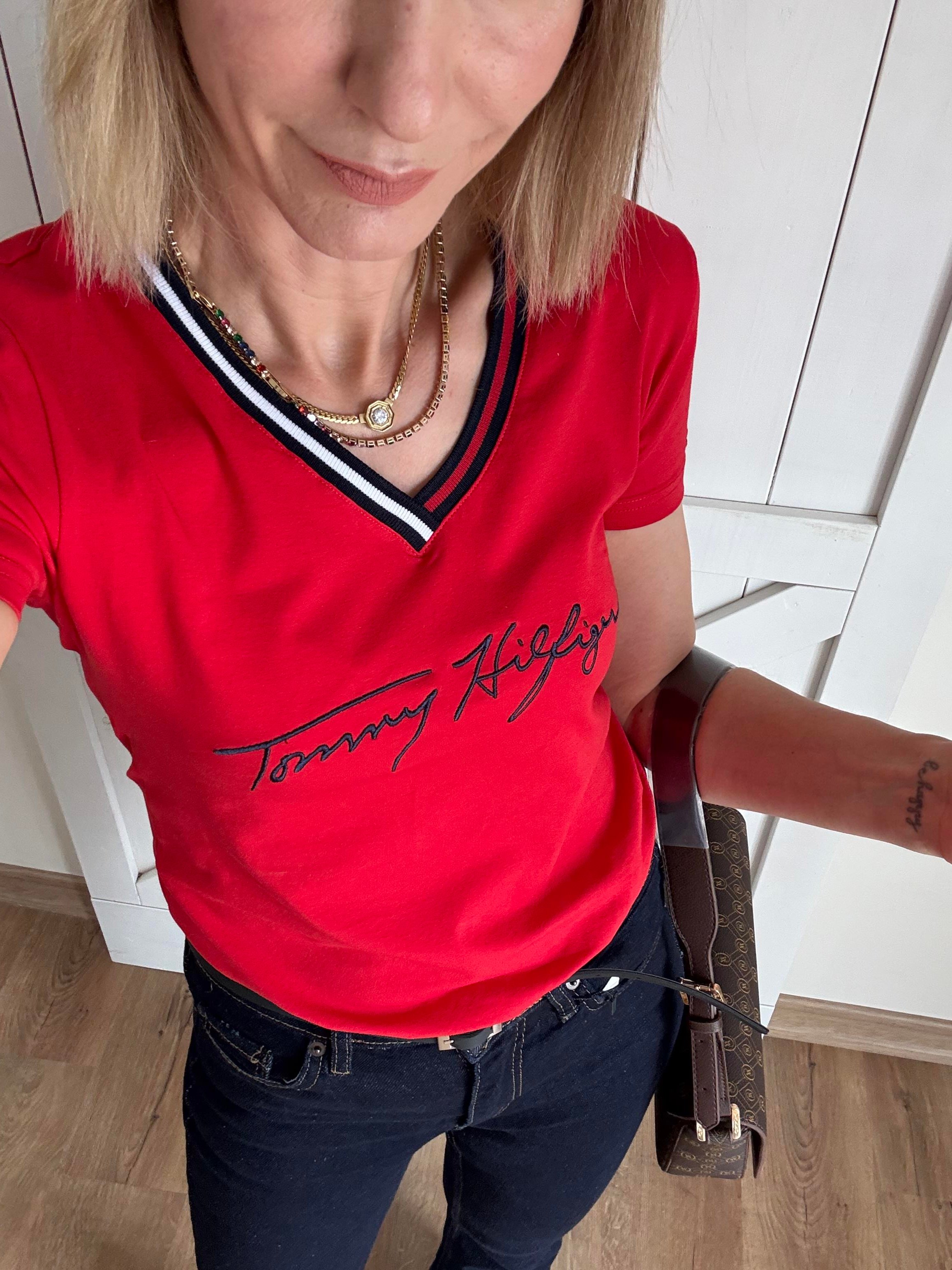 V Yaka Kırmızı Tshirt