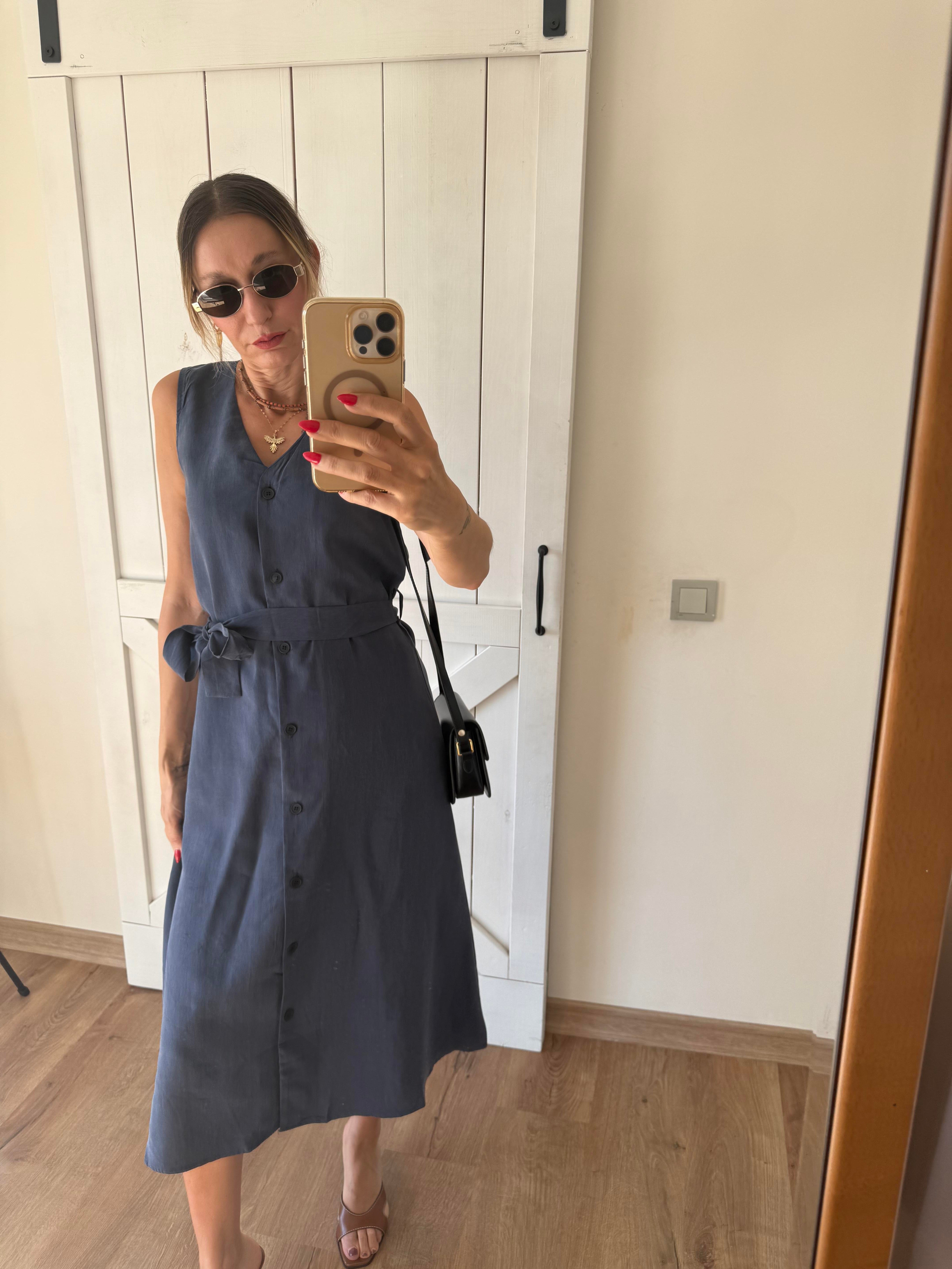 V Yaka Kuşaklı Laci Düğmeli Gömlek Elbise