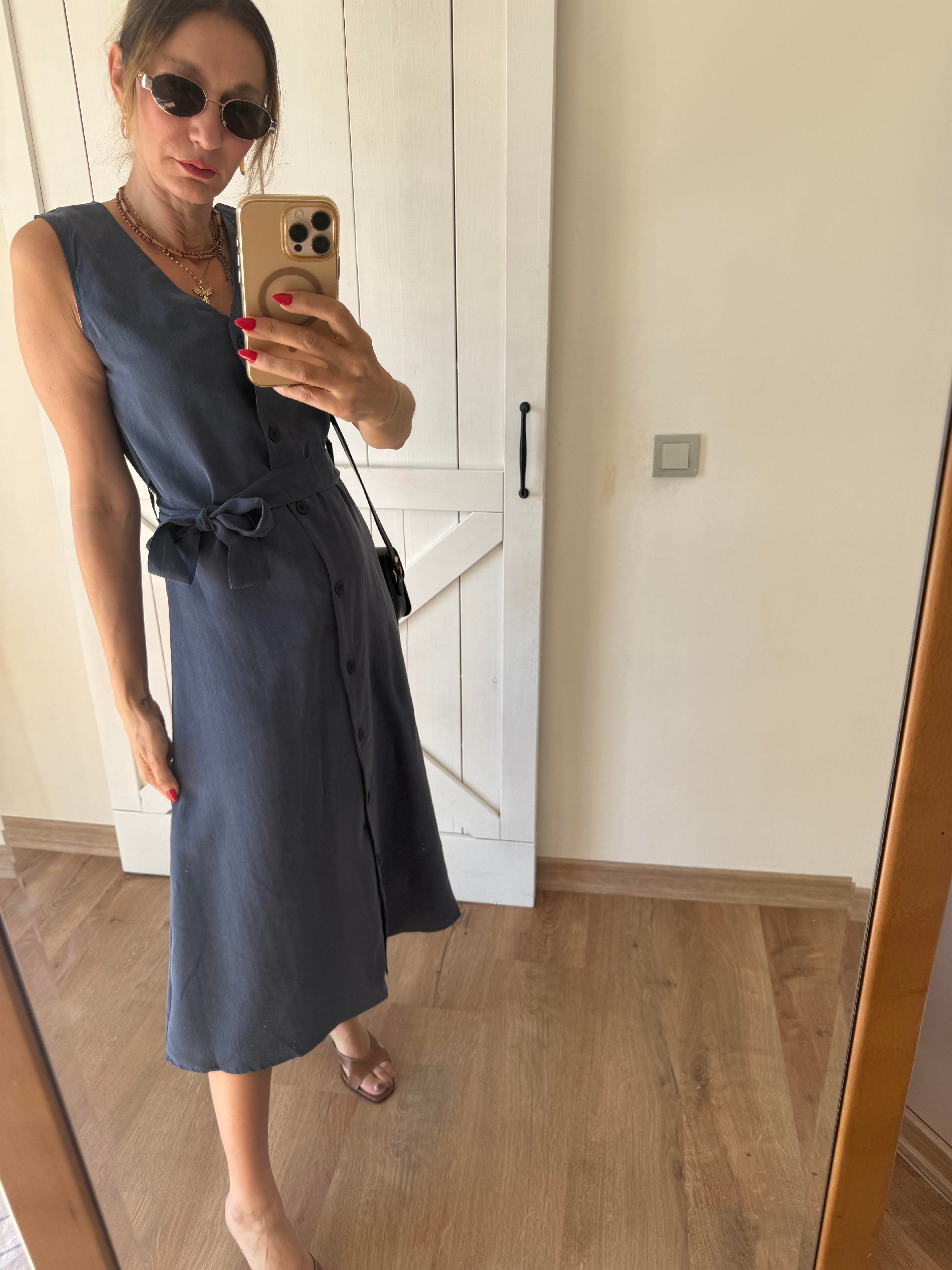 V Yaka Kuşaklı Laci Düğmeli Gömlek Elbise