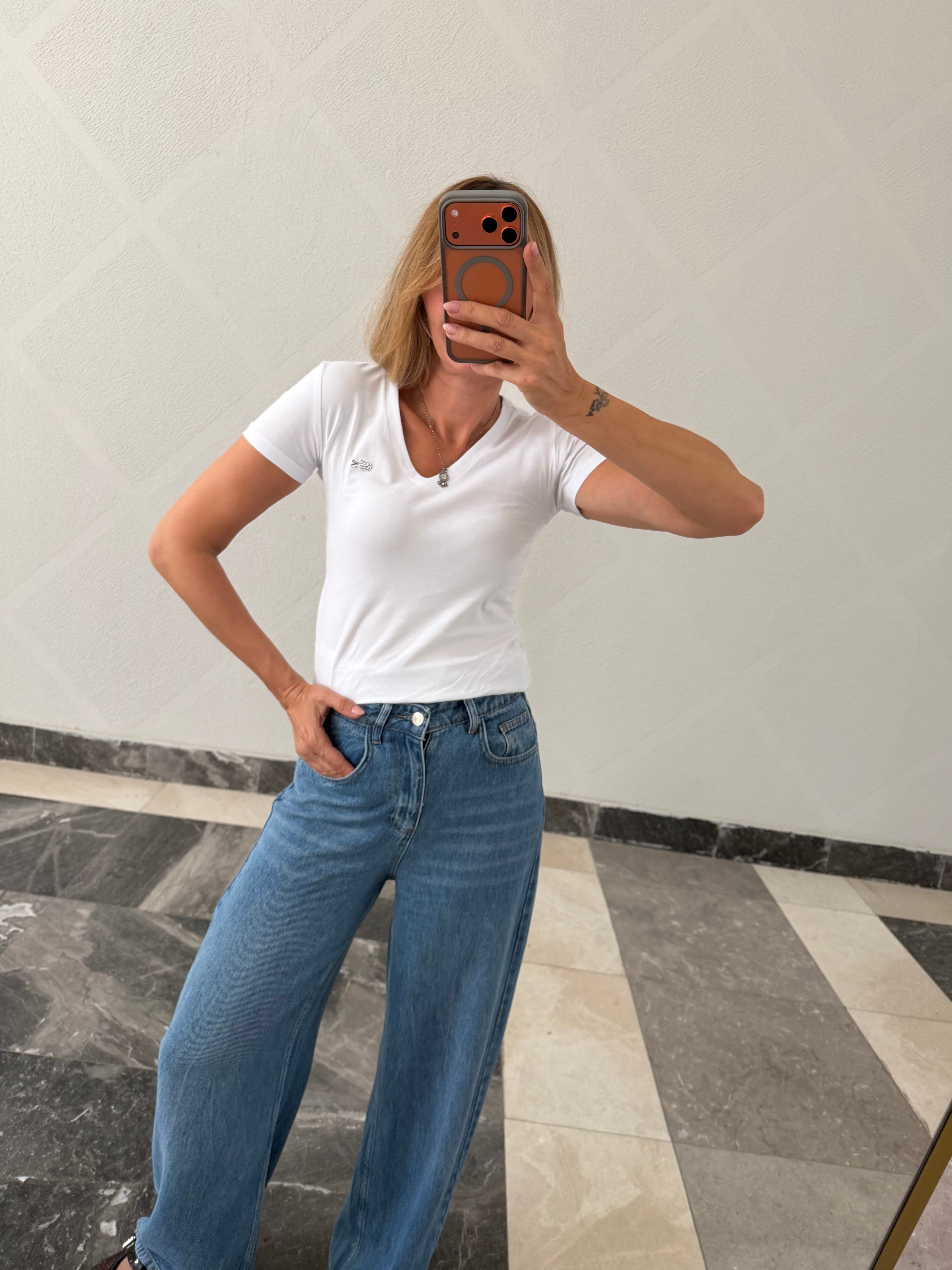 V Yaka Lcs Beyaz Logo Tshirt