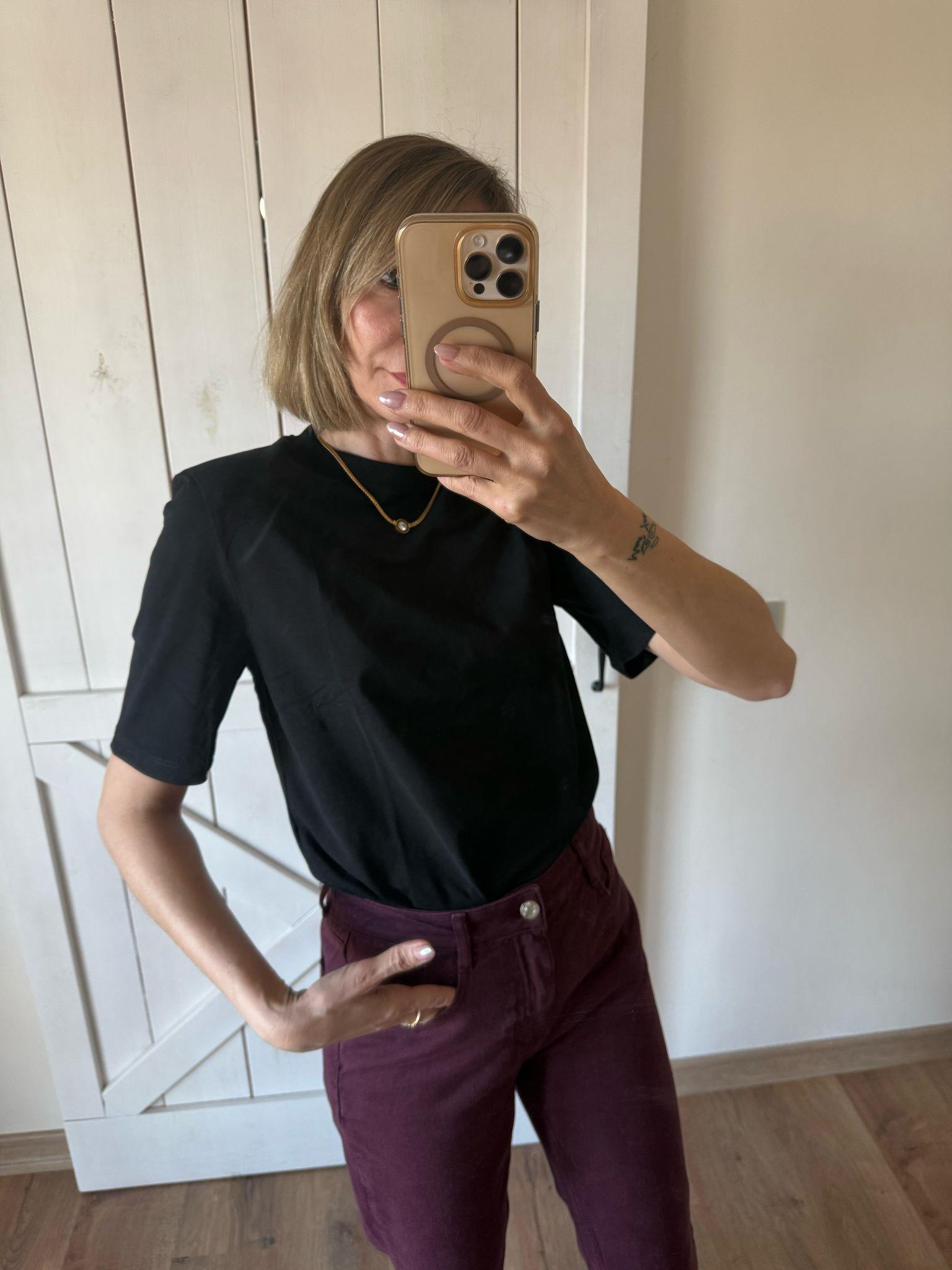 Vatkalı Siyah Tshirt