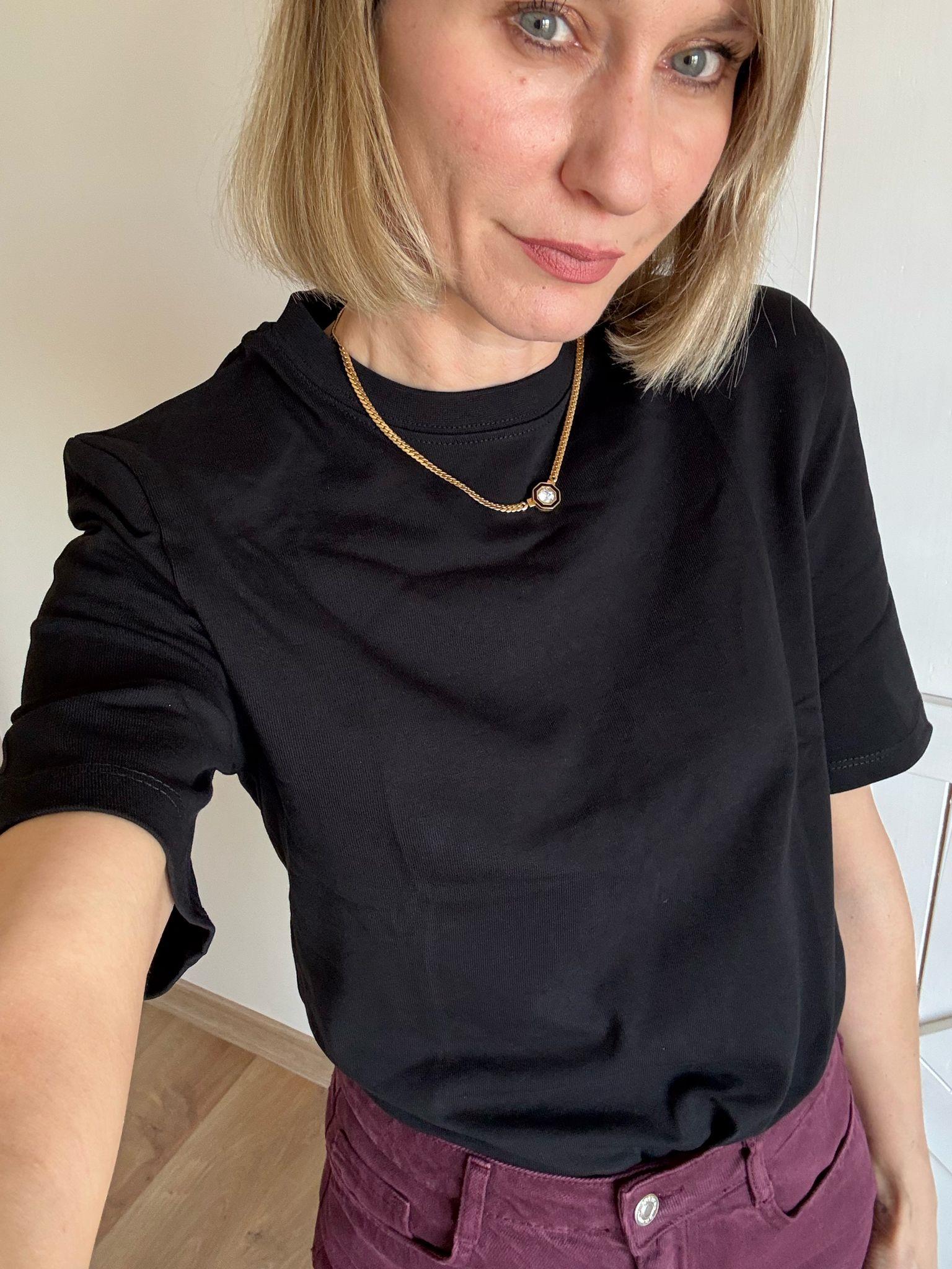 Vatkalı Siyah Tshirt