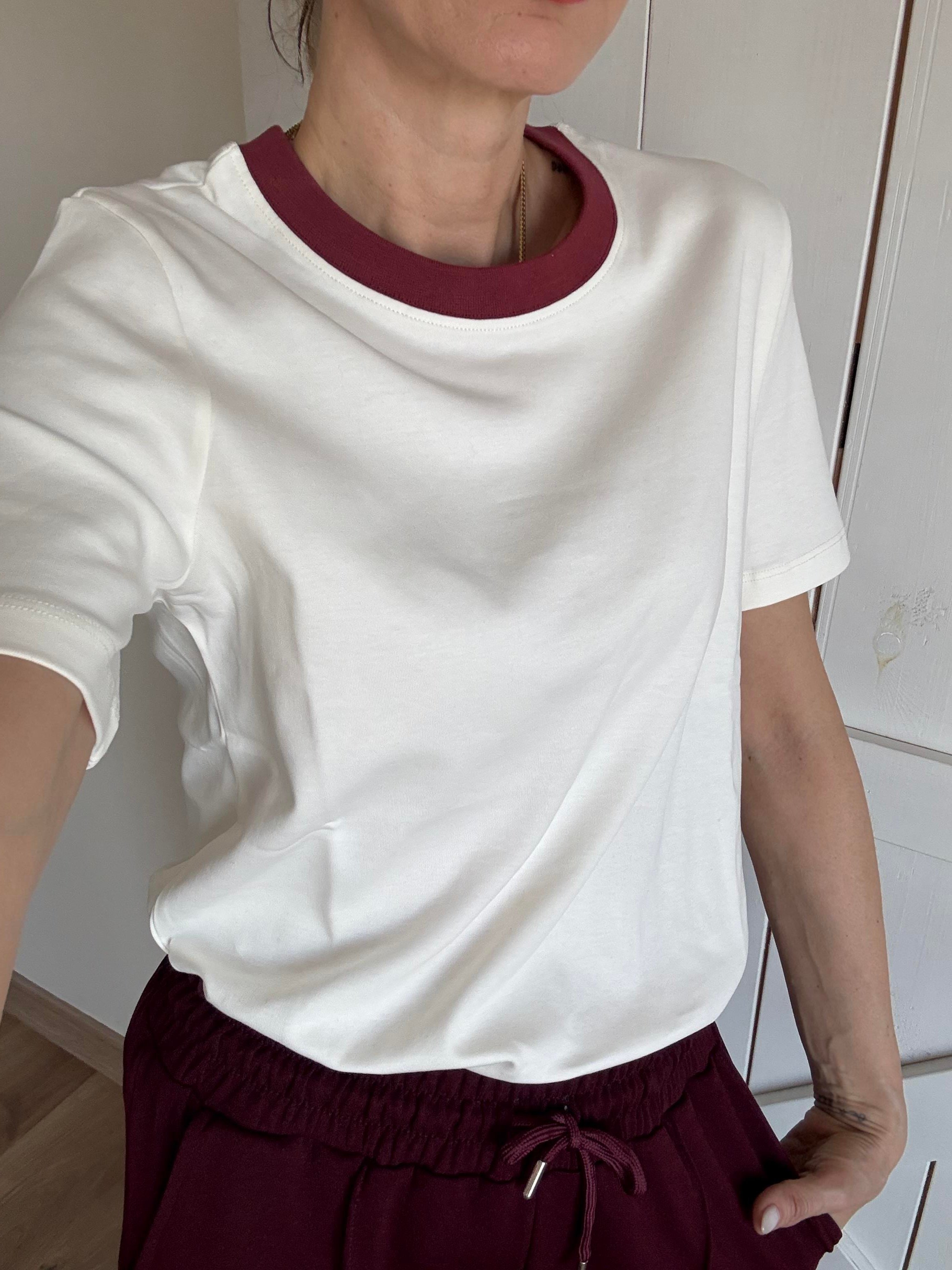 Yakası Bordo Yarım Kollu Tshirt