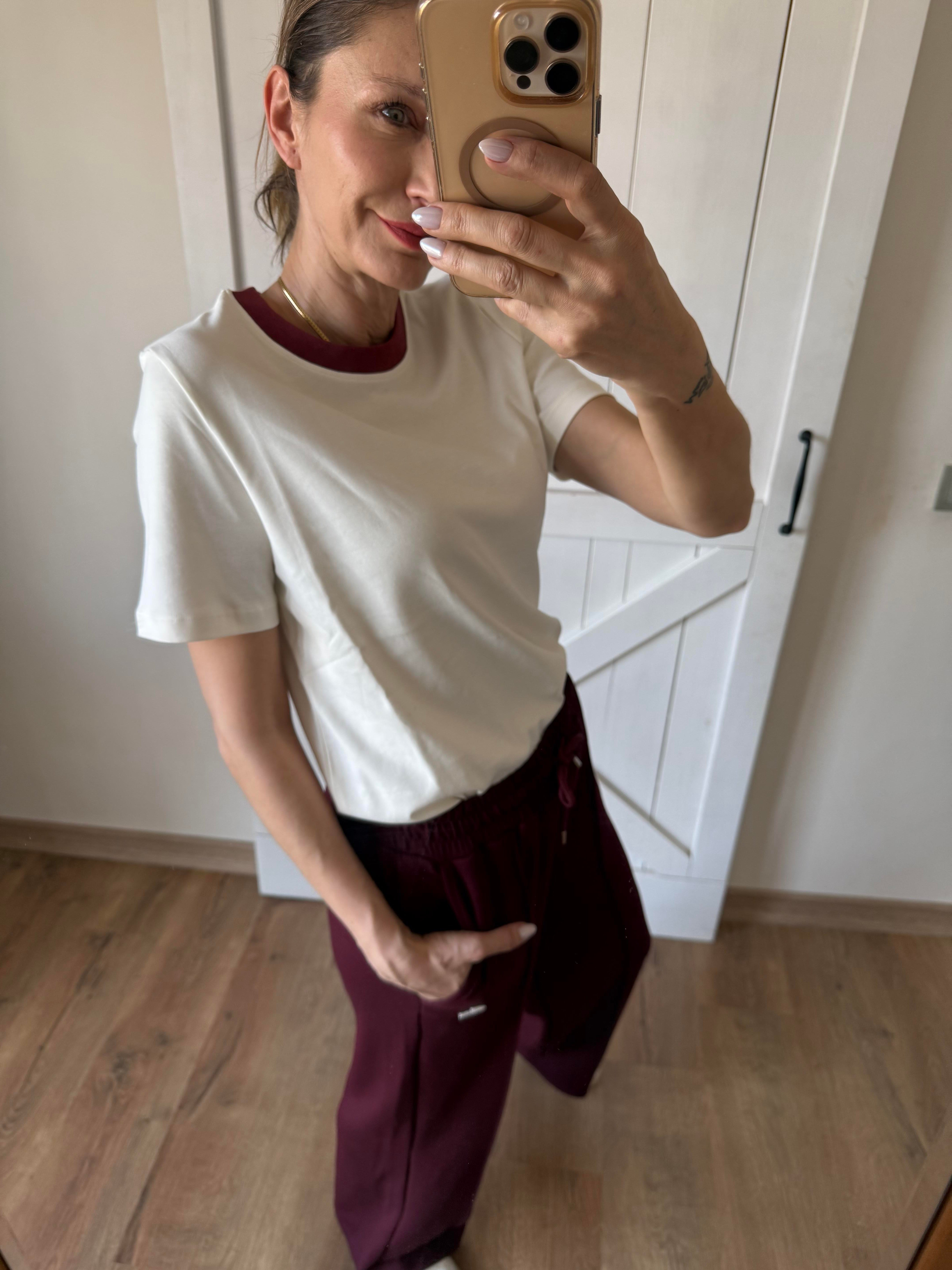 Yakası Bordo Yarım Kollu Tshirt