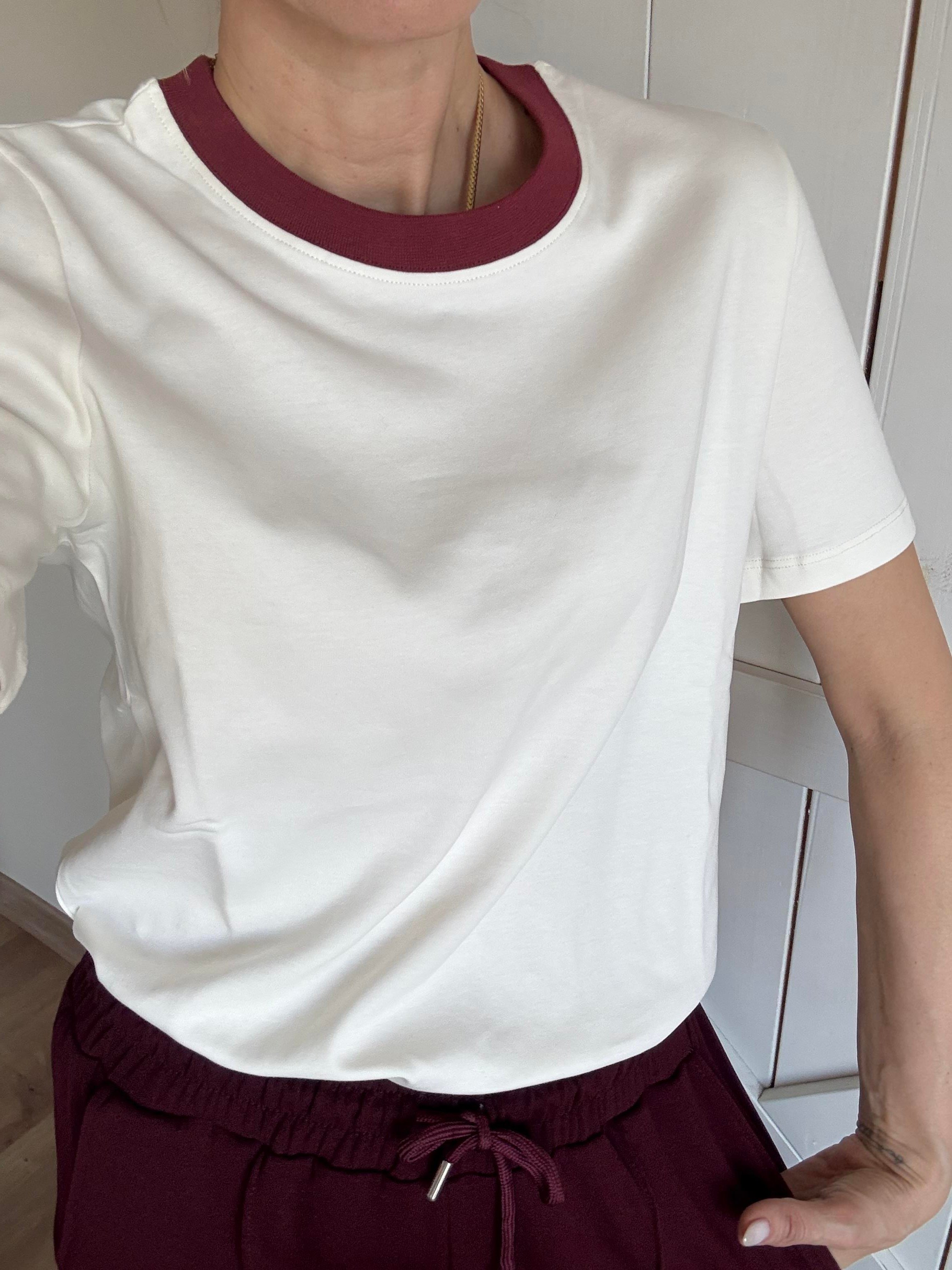 Yakası Bordo Yarım Kollu Tshirt