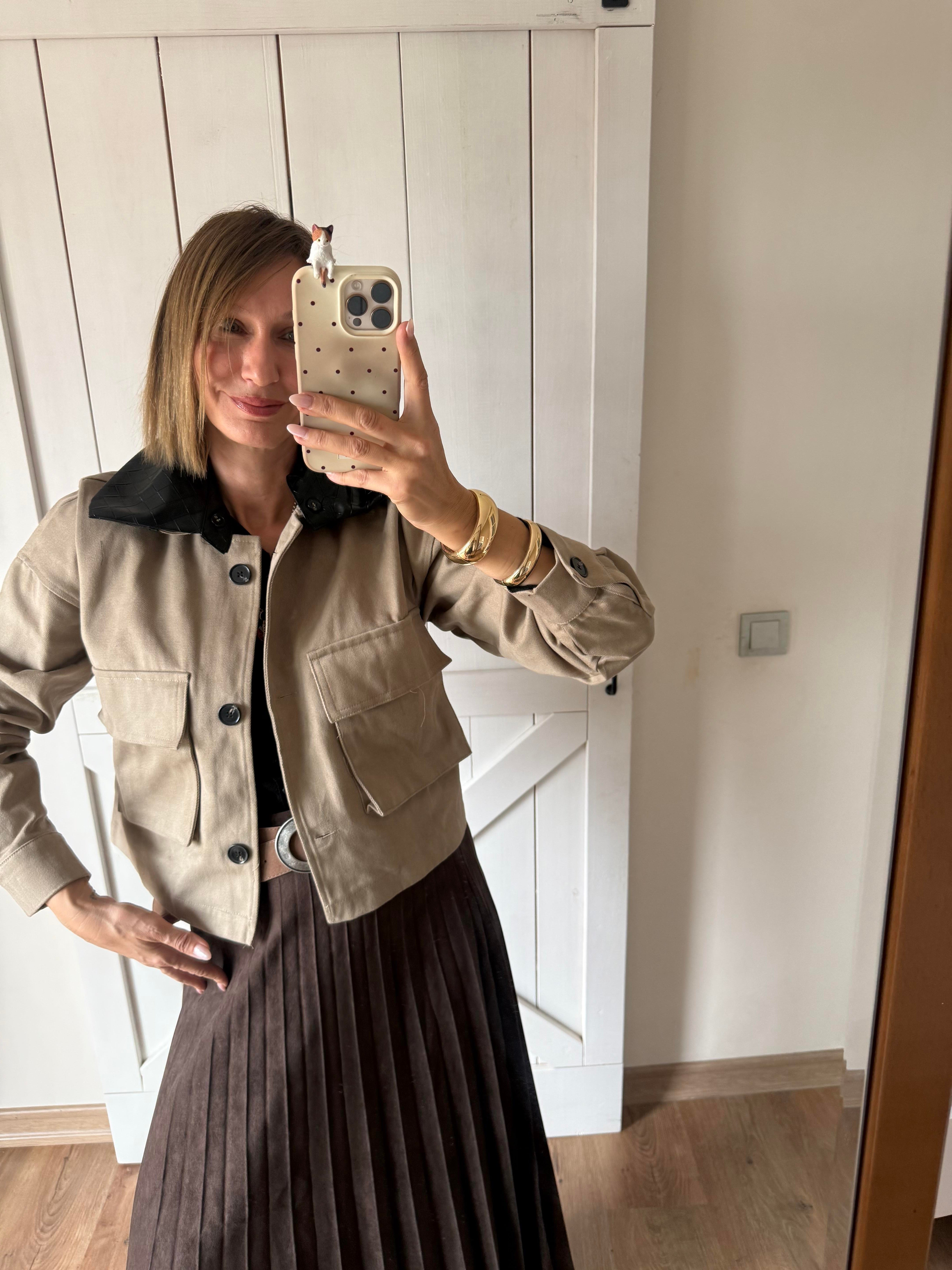 Yakası Derili Gabardin Ceket Bej