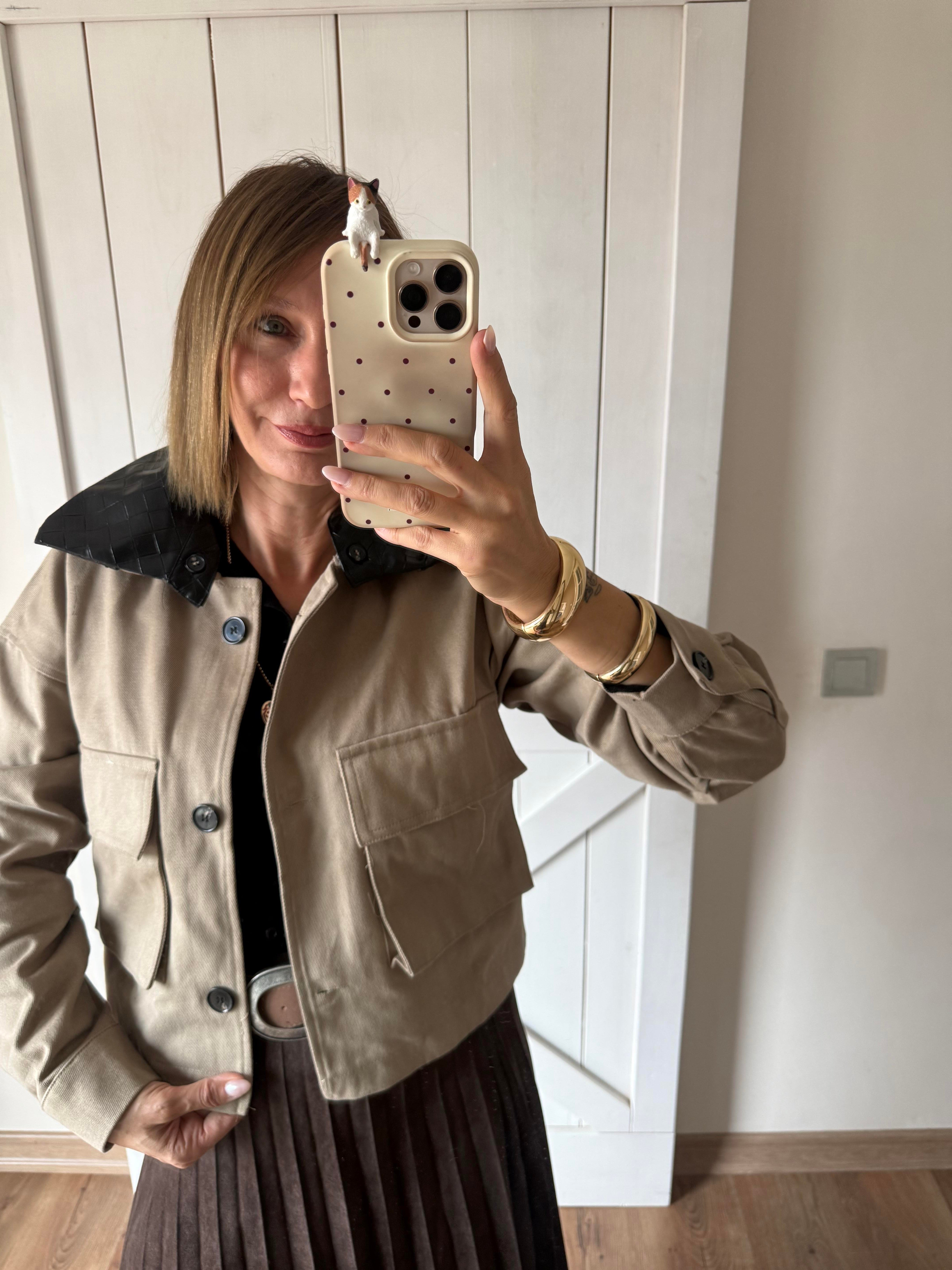 Yakası Derili Gabardin Ceket Bej