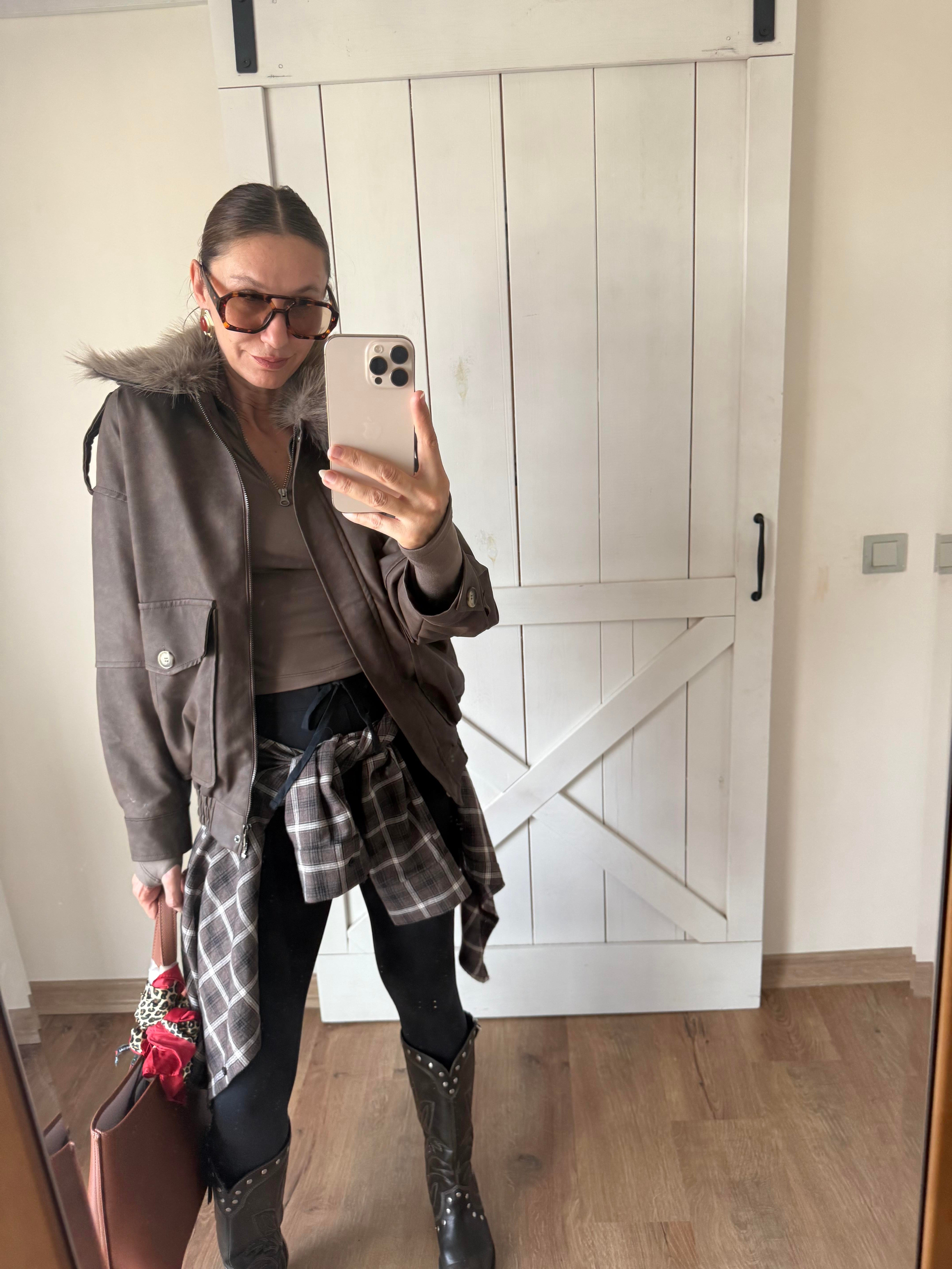 Yakası Kürk Detaylı Çıkarılabilir Deri Mont