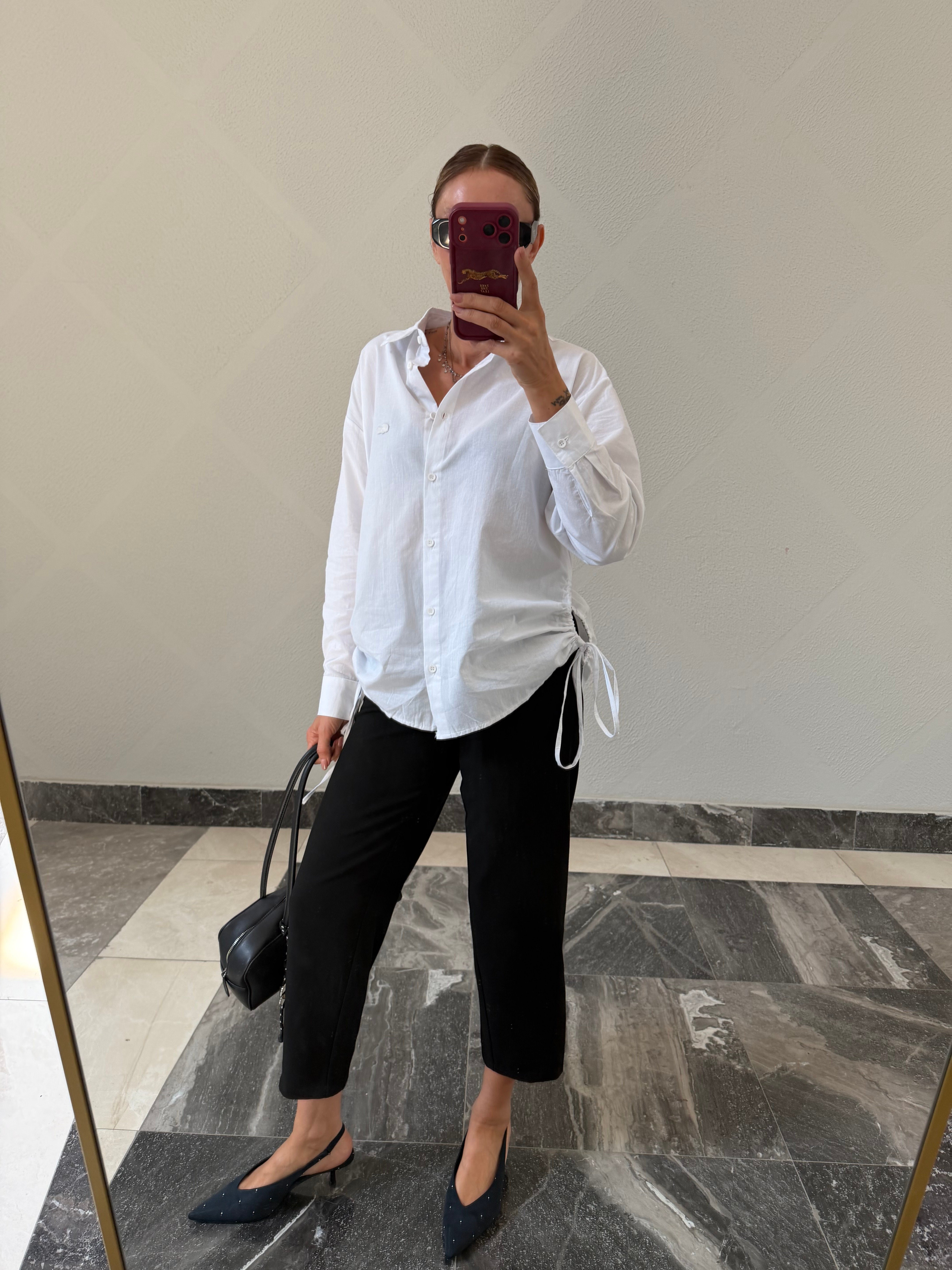 Yanlardan Bağlamalı Beyaz Logolu Gömlek