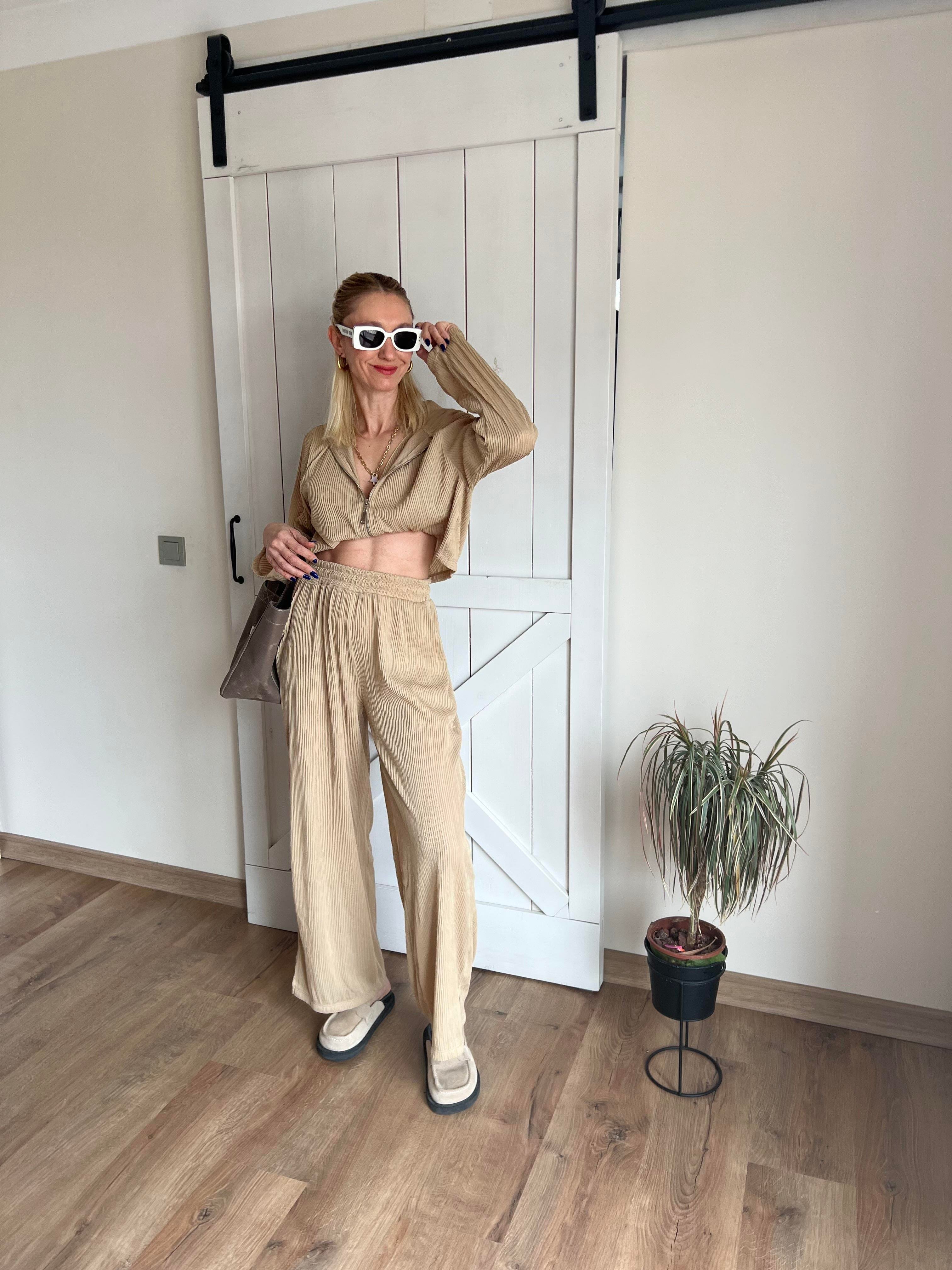 Zara Model Bej Büstiyerli Krinkıl Crop Takım