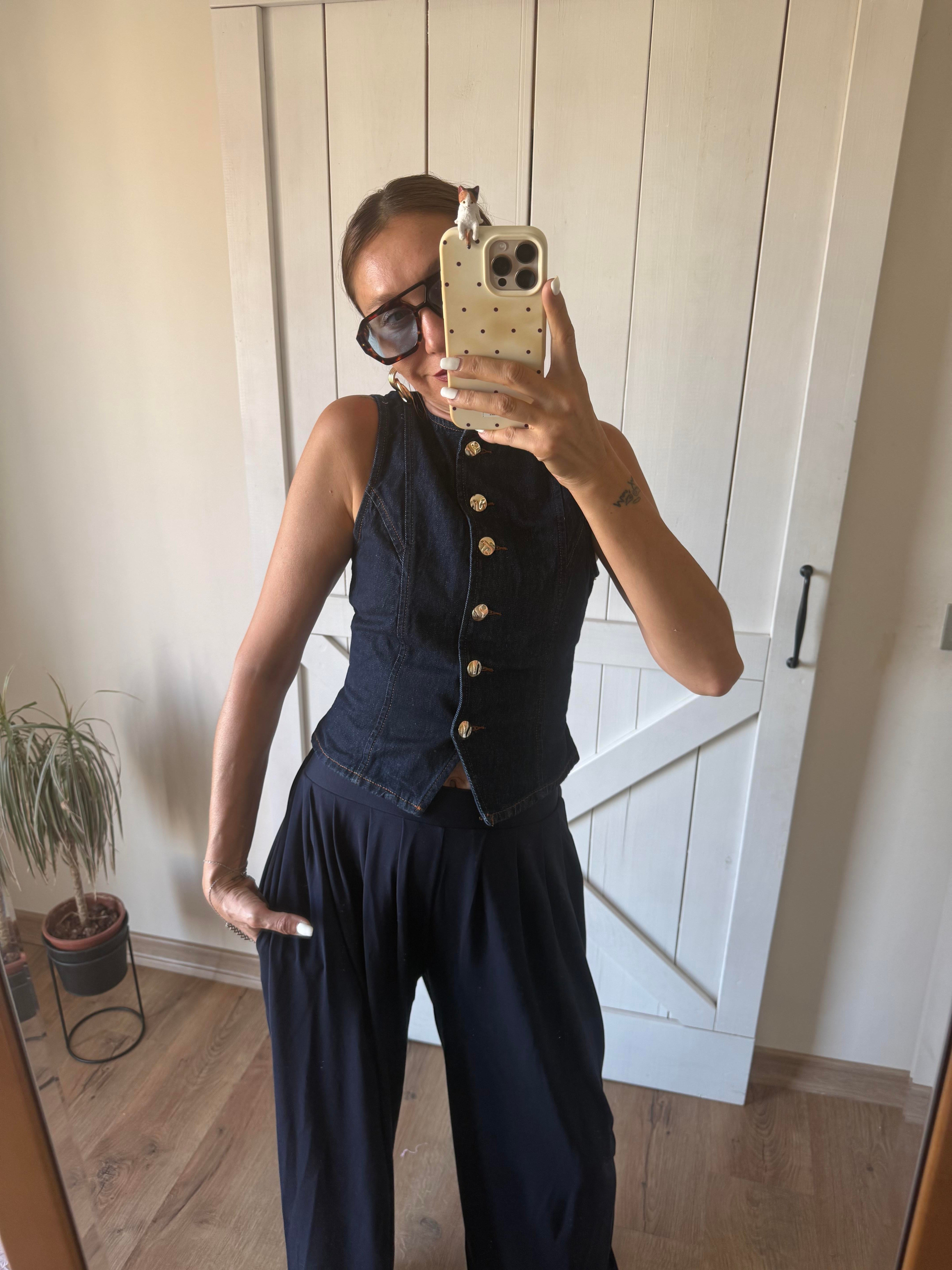 Zr Dar Kesim  Metalik Düğmeli Yelek