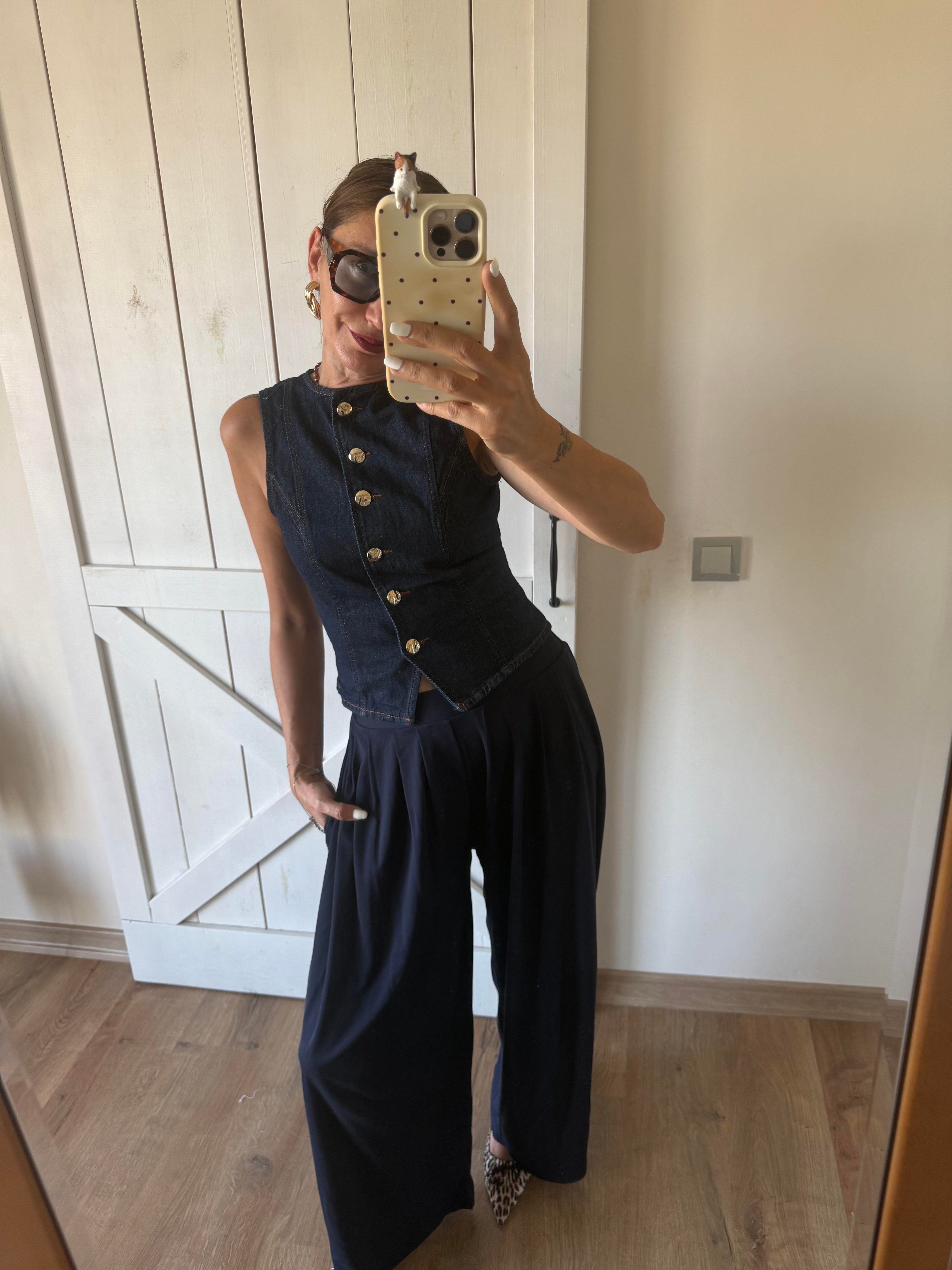 Zr Dar Kesim  Metalik Düğmeli Yelek