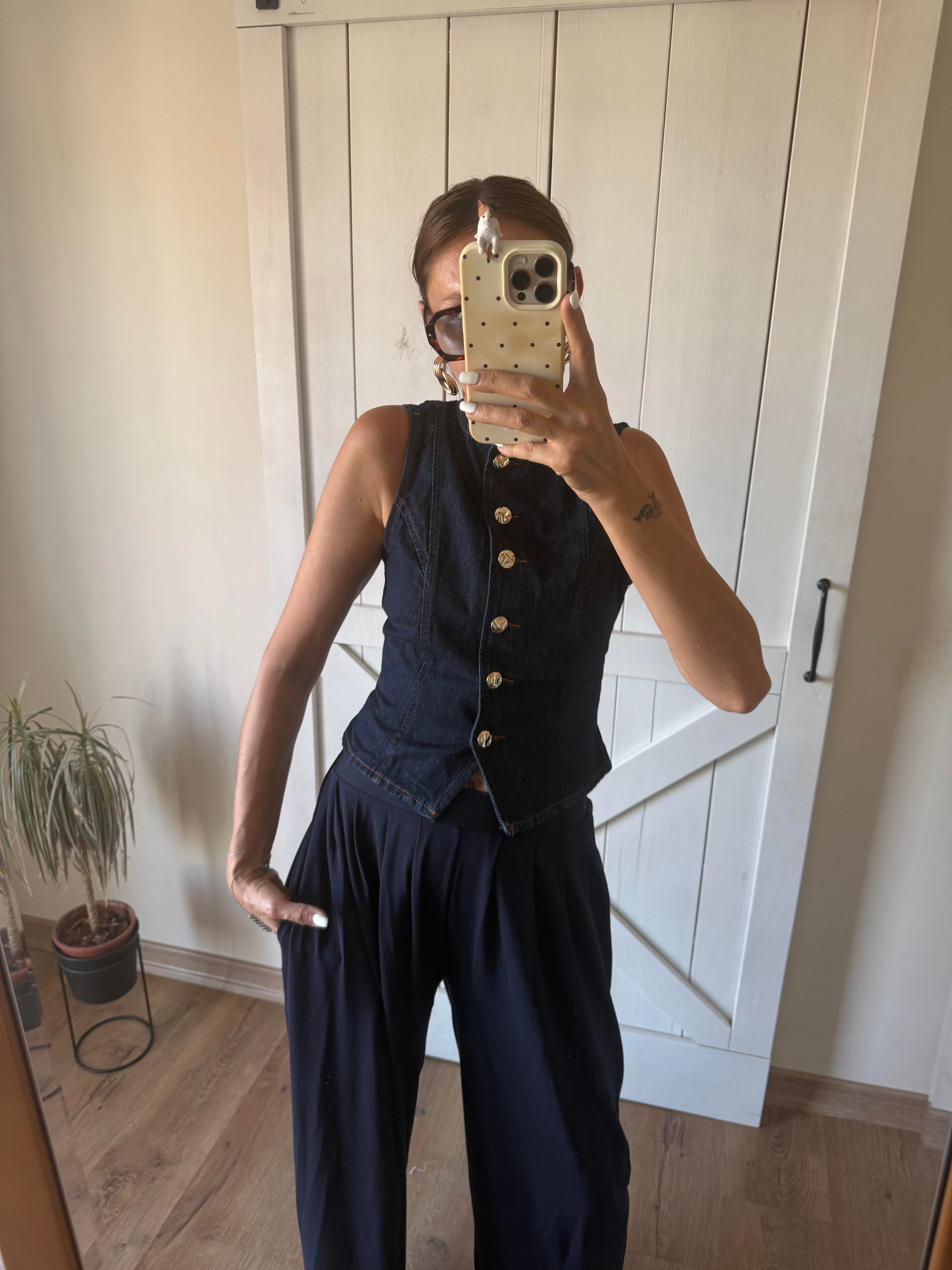 Zr Dar Kesim  Metalik Düğmeli Yelek