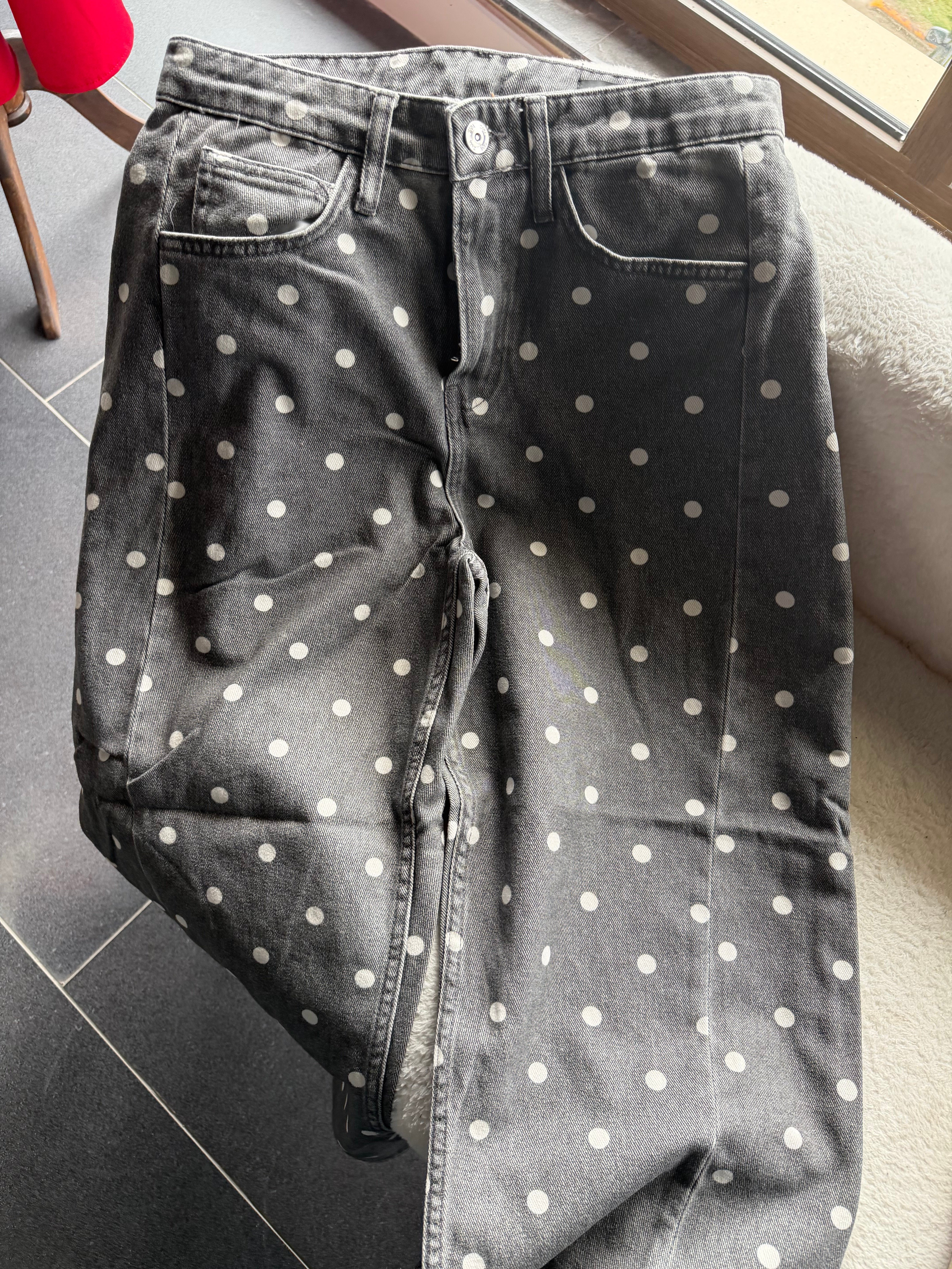 Zr Gri Puantiyeli Asimetrik Dikiş Bilek Boy Jean