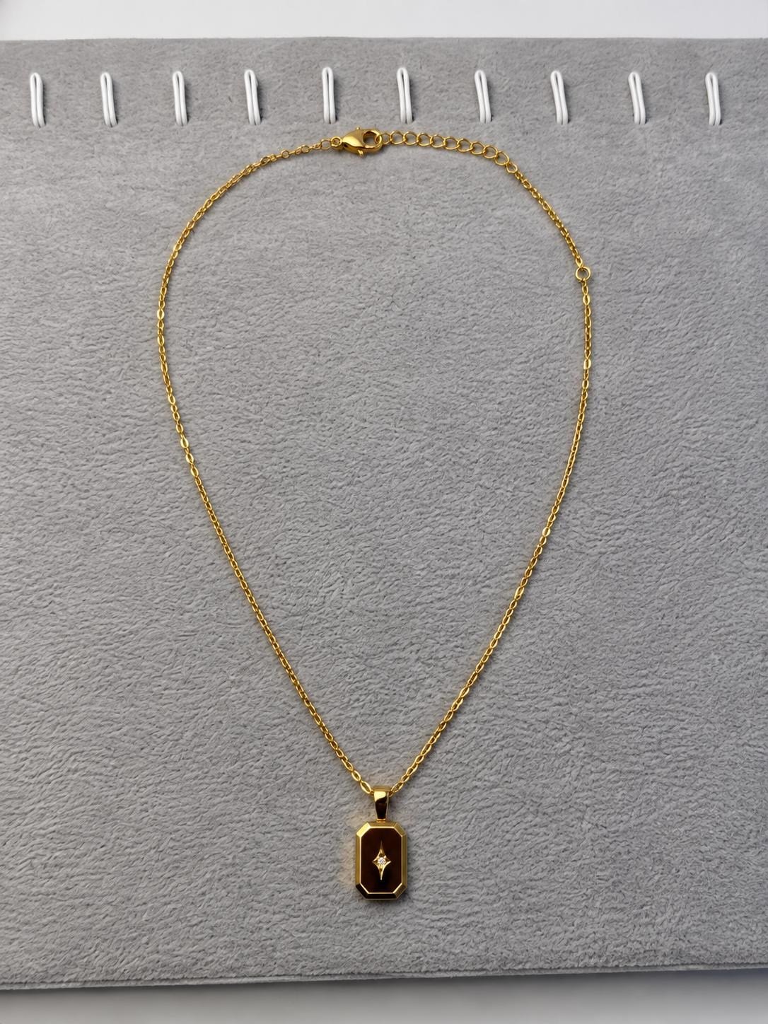 Gold Hex Kolye