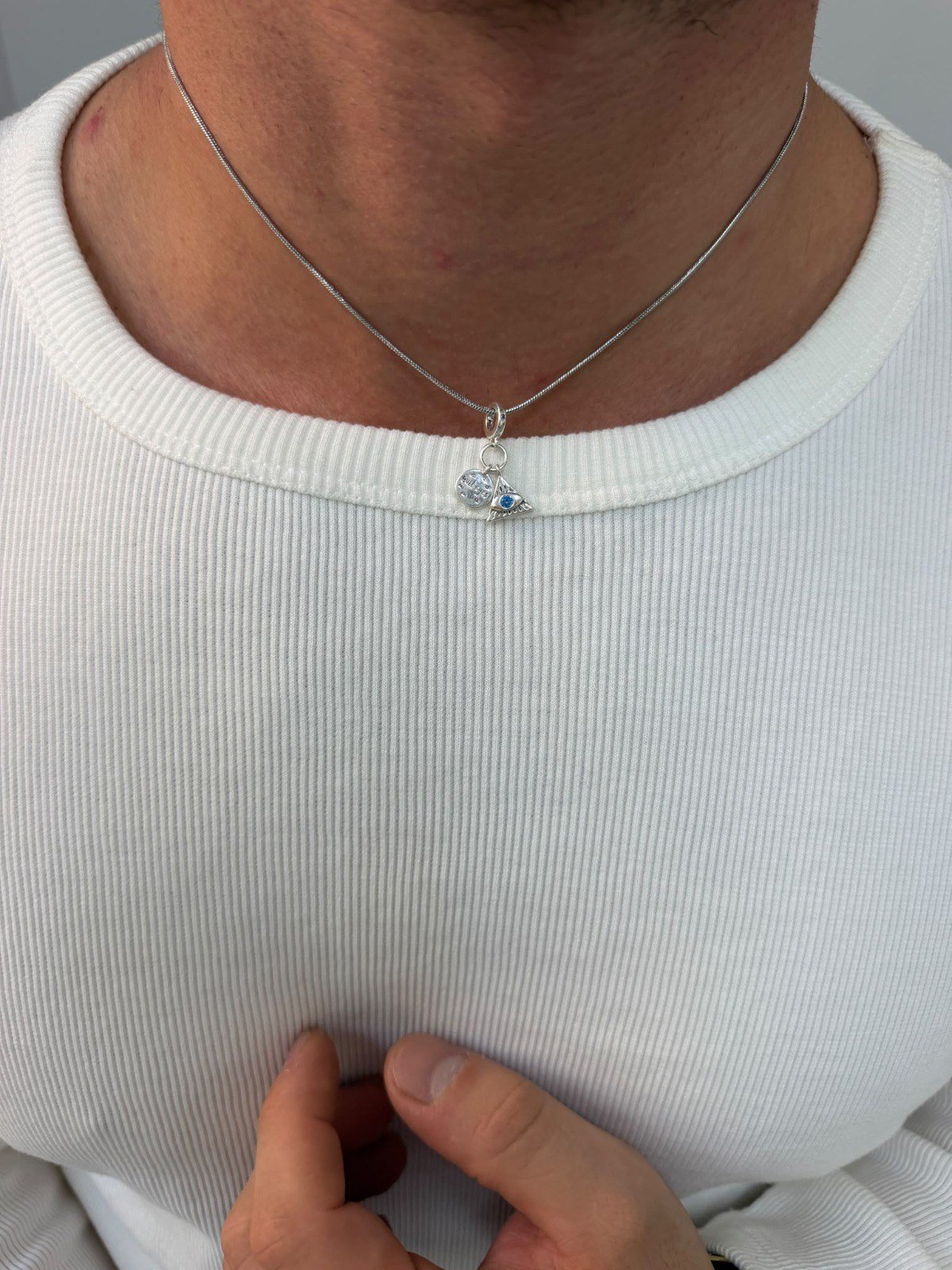 Silver Üçgen Figürlü Kolye