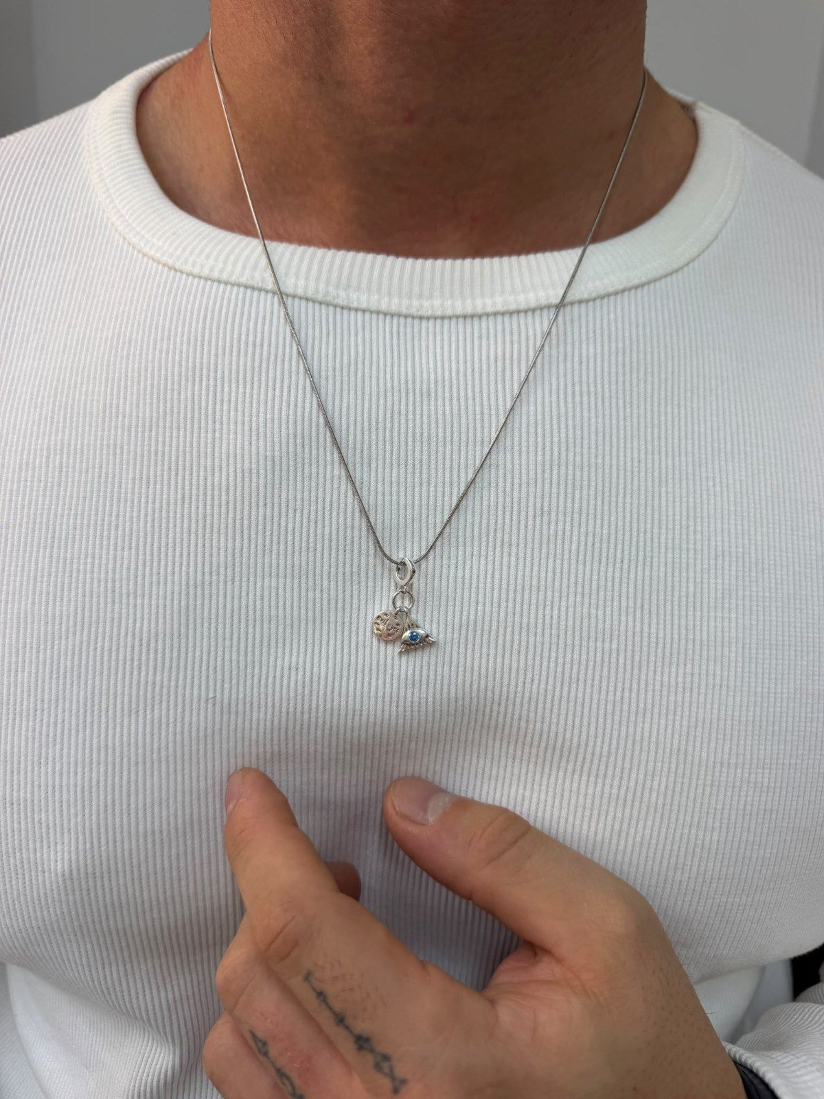 Silver Üçgen Figürlü Kolye