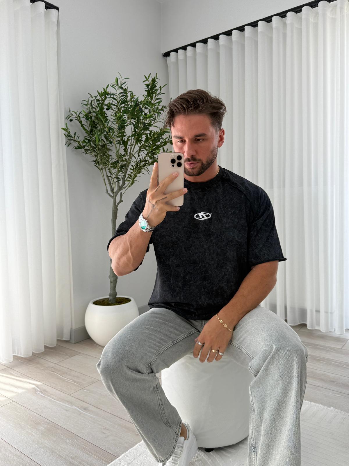 Siyah R Nakışlı Yıkamalı Oversize Tshirt