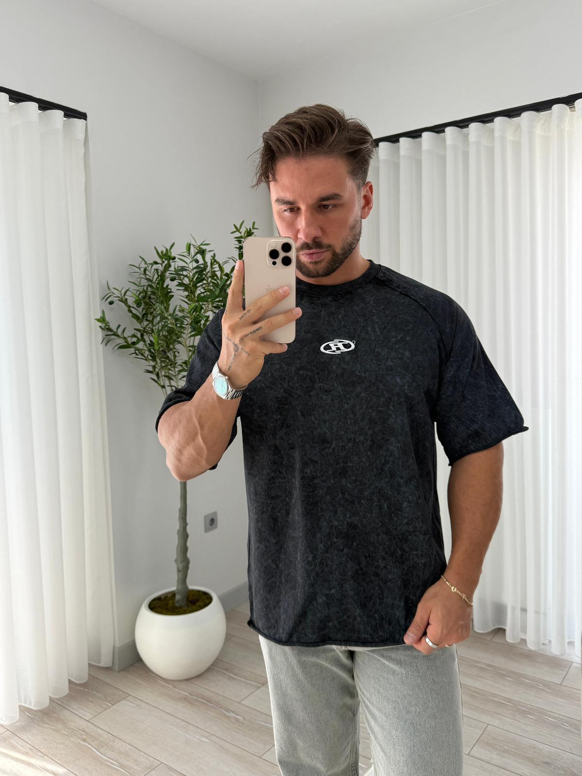 Siyah R Nakışlı Yıkamalı Oversize Tshirt