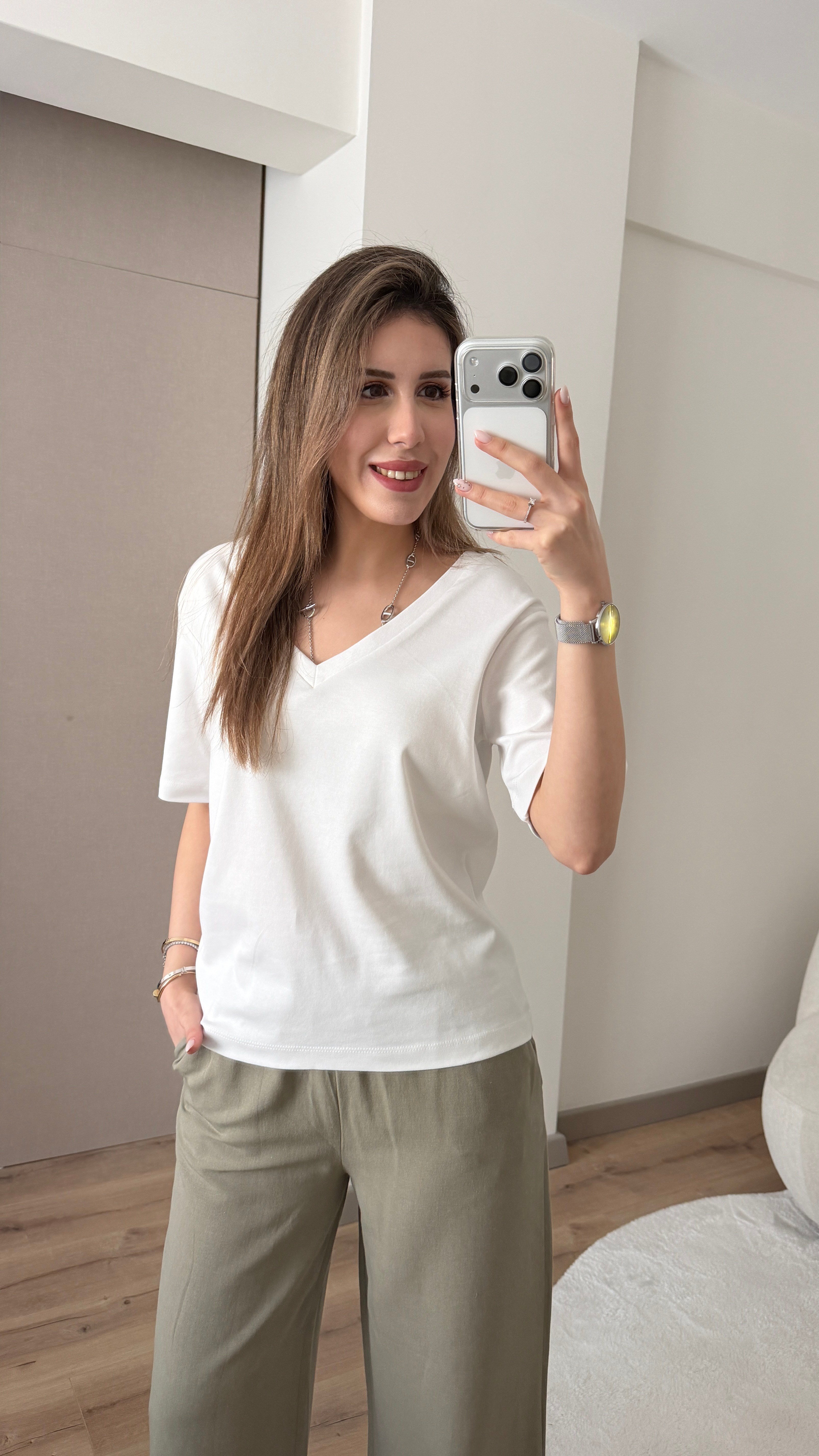 %100 PAMUK V YAKA BEYAZ TİŞÖRT