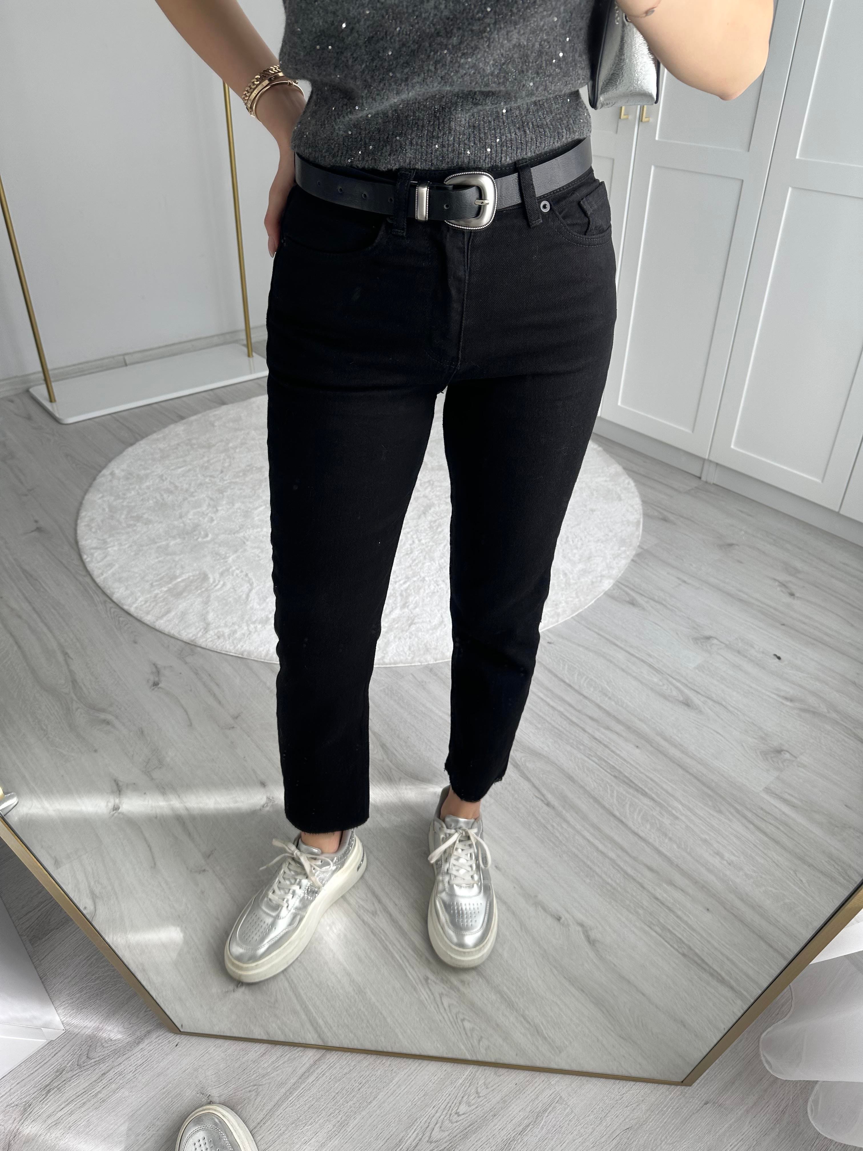 BOY FIT KESİK PAÇA SİYAH JEAN