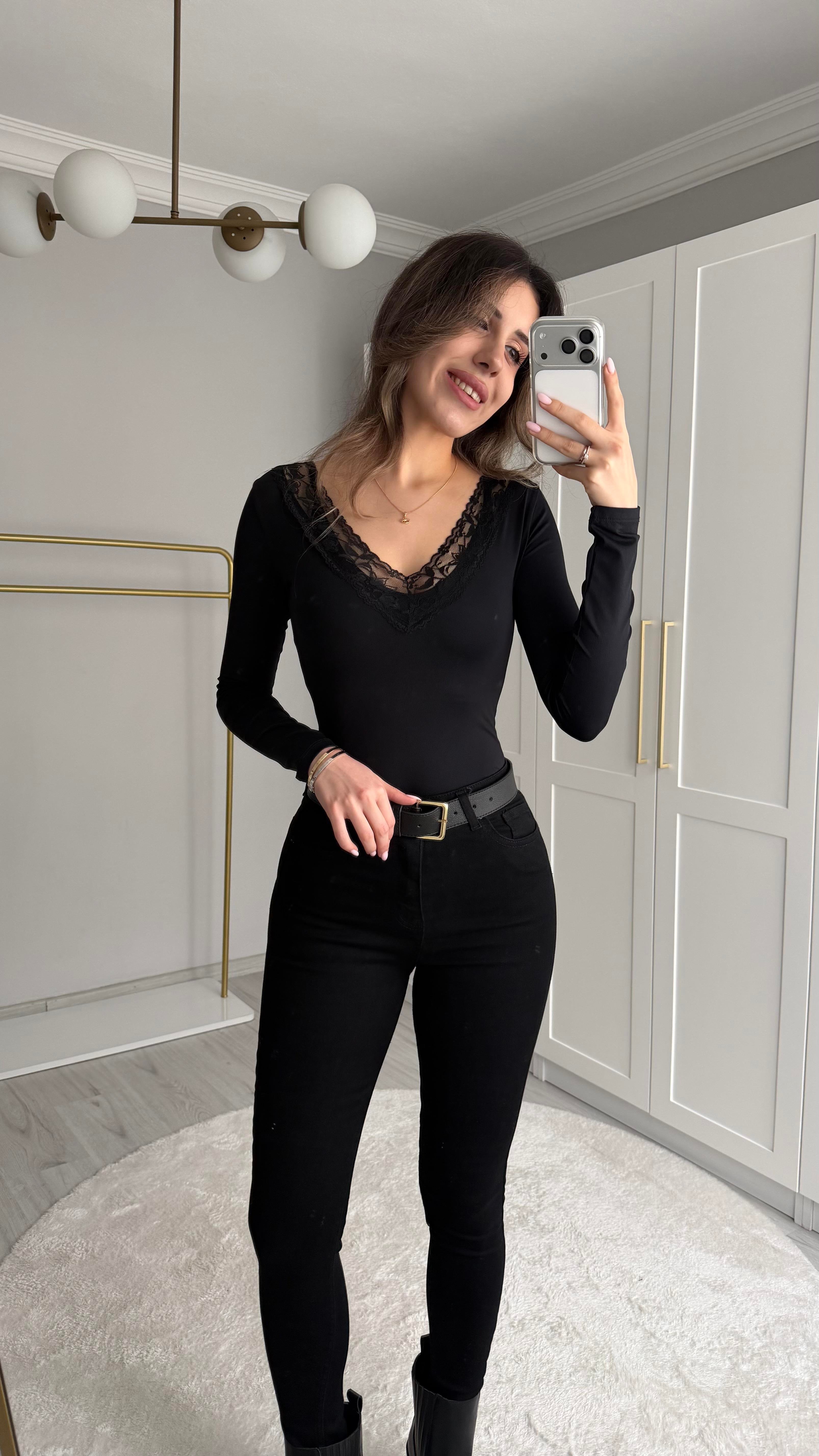DANTEL DETAYLI ÇITÇITLI SİYAH BODY
