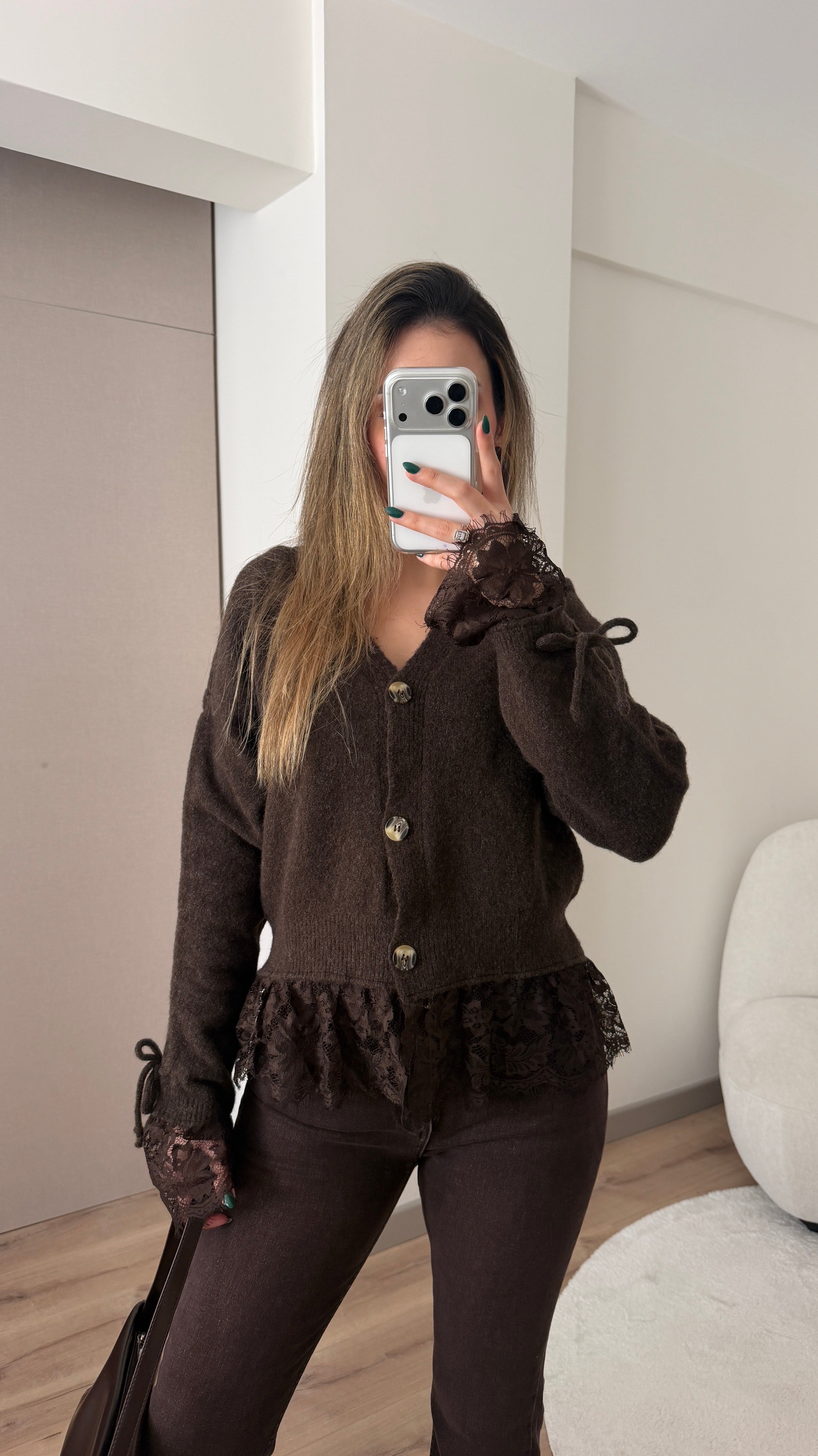 DANTELLİ YUMOŞ KAHVE HIRKA