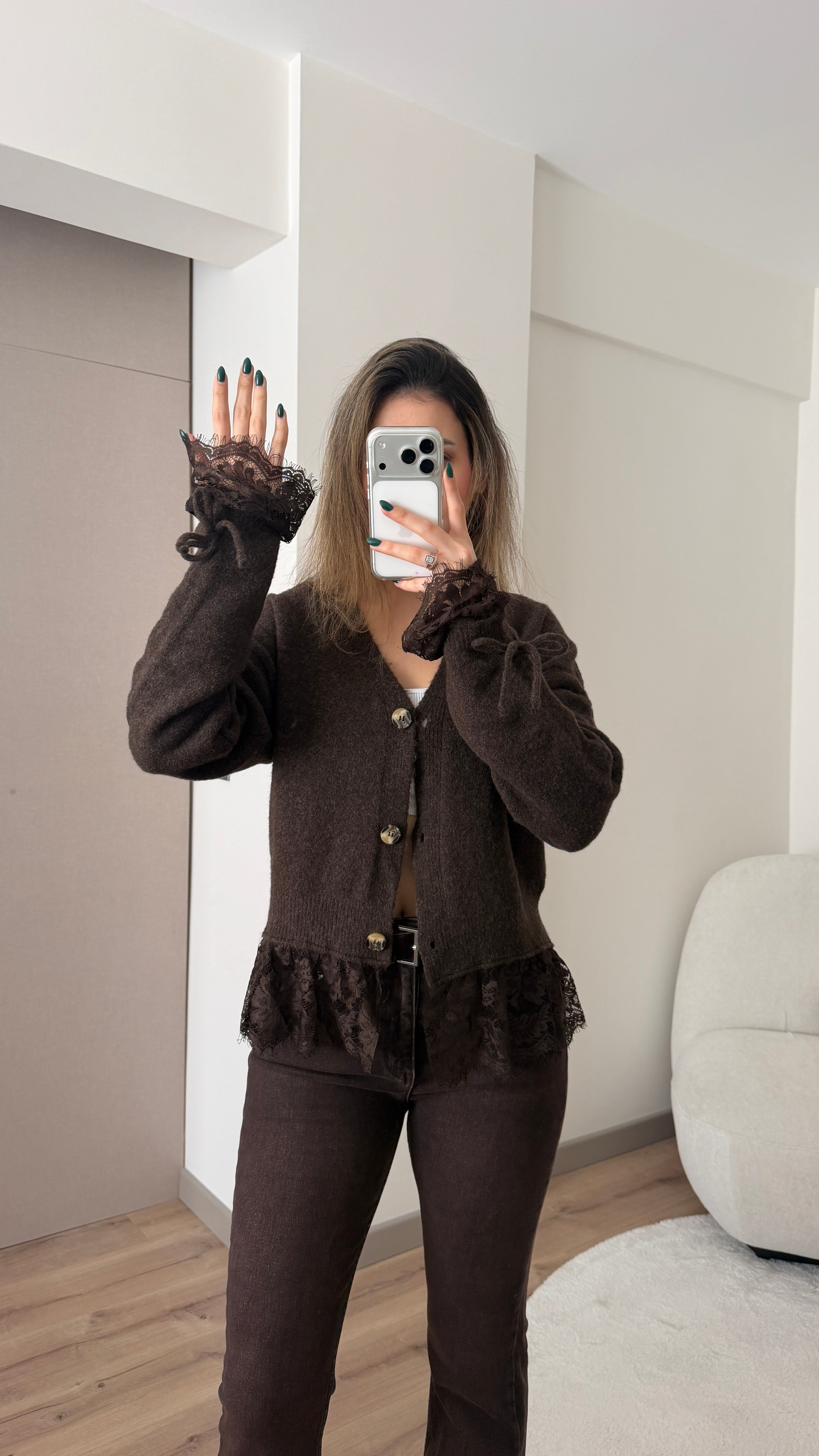 DANTELLİ YUMOŞ KAHVE HIRKA