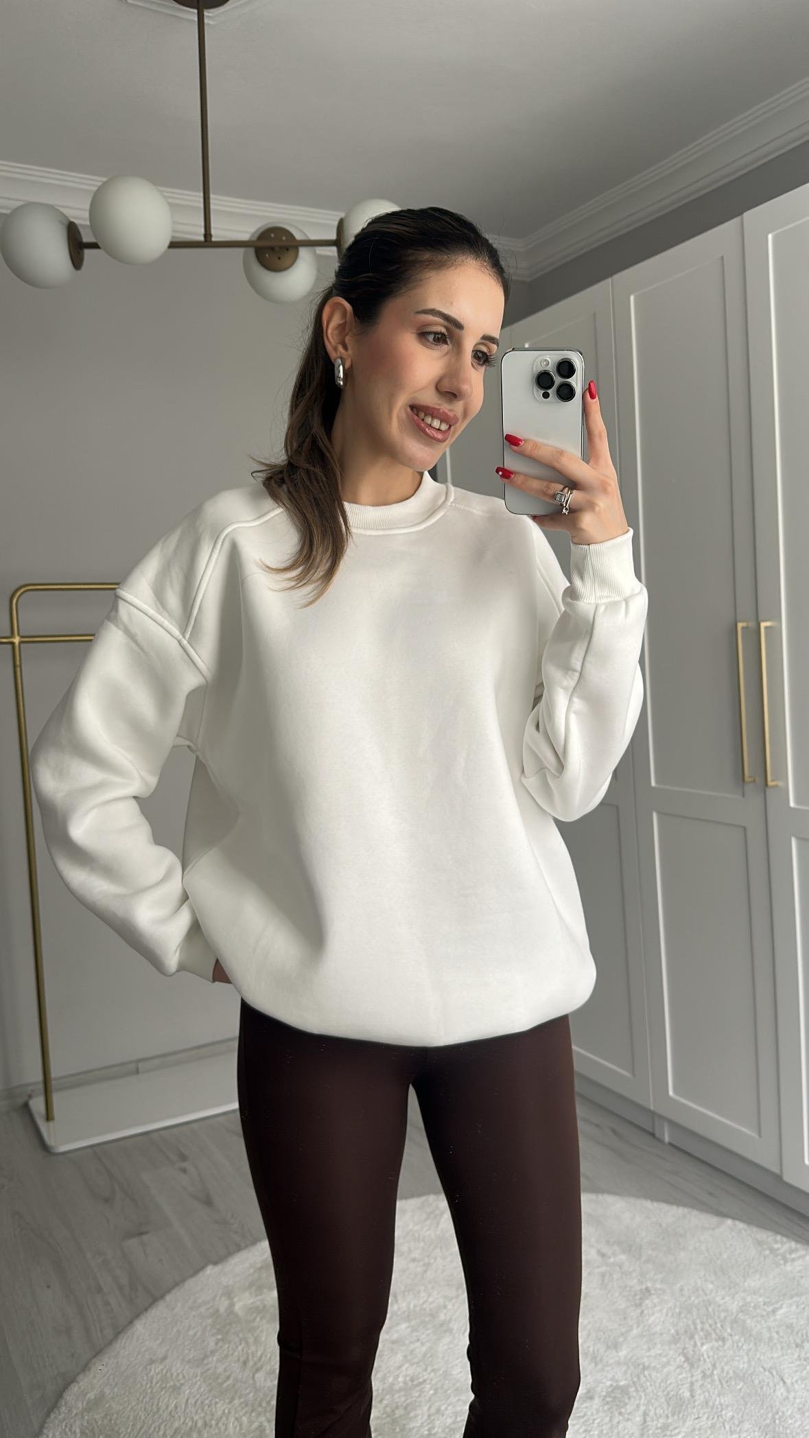 ŞARDONLU BEYAZ SWEATSHIRT