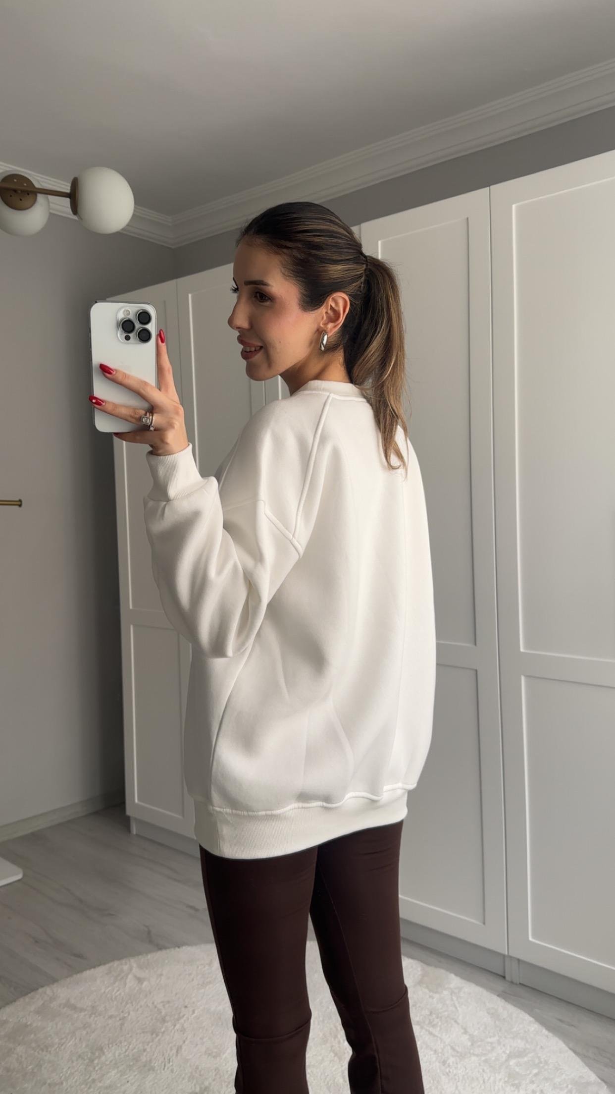ŞARDONLU BEYAZ SWEATSHIRT
