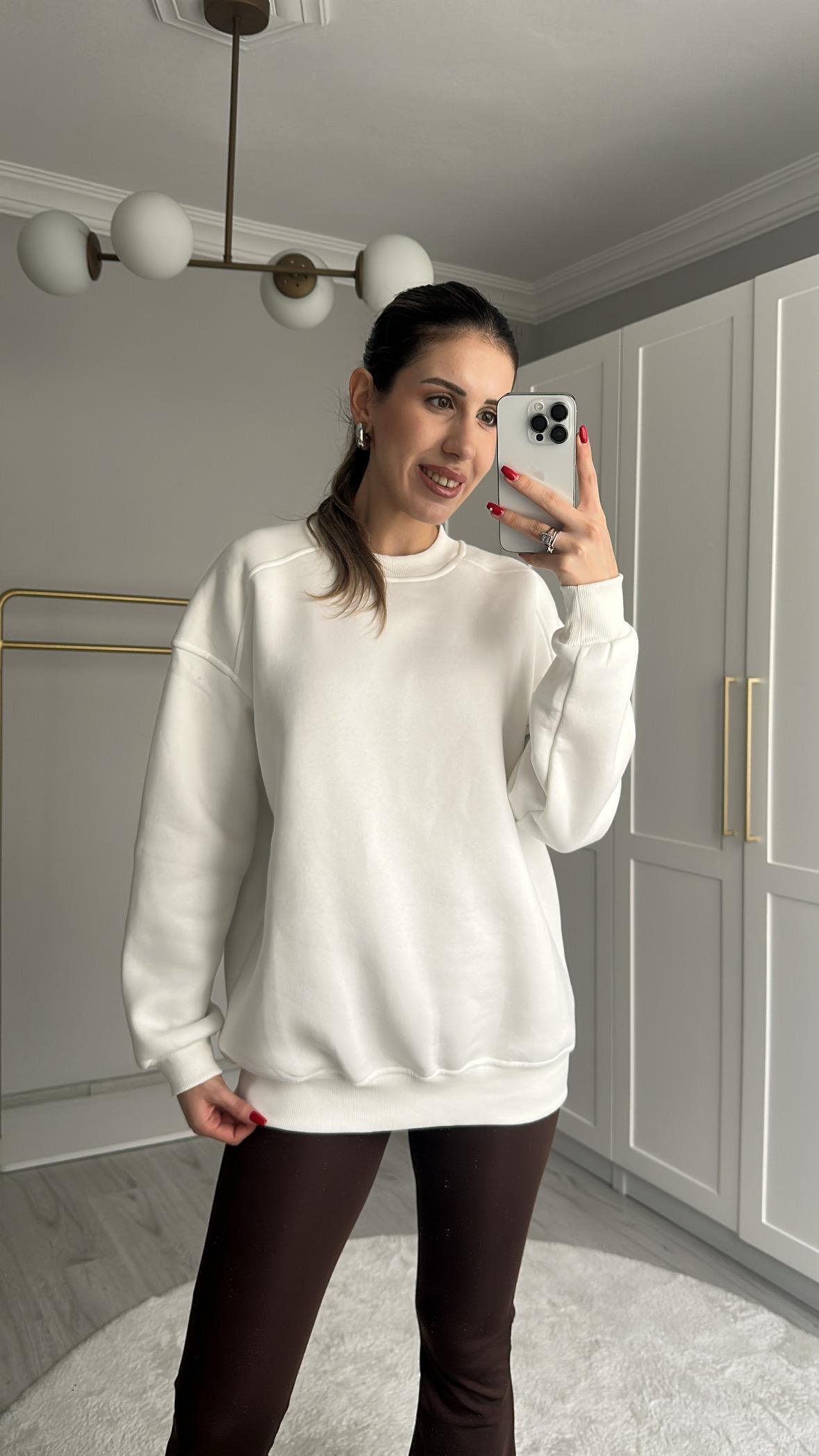 ŞARDONLU BEYAZ SWEATSHIRT
