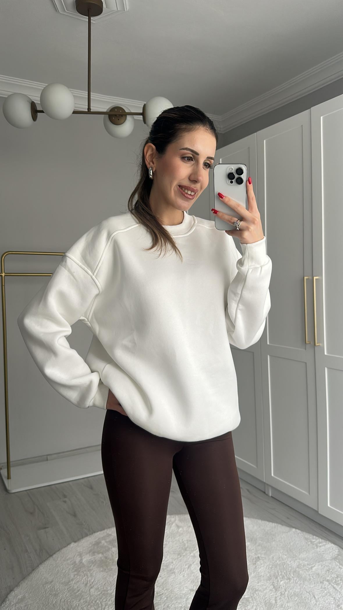 ŞARDONLU BEYAZ SWEATSHIRT