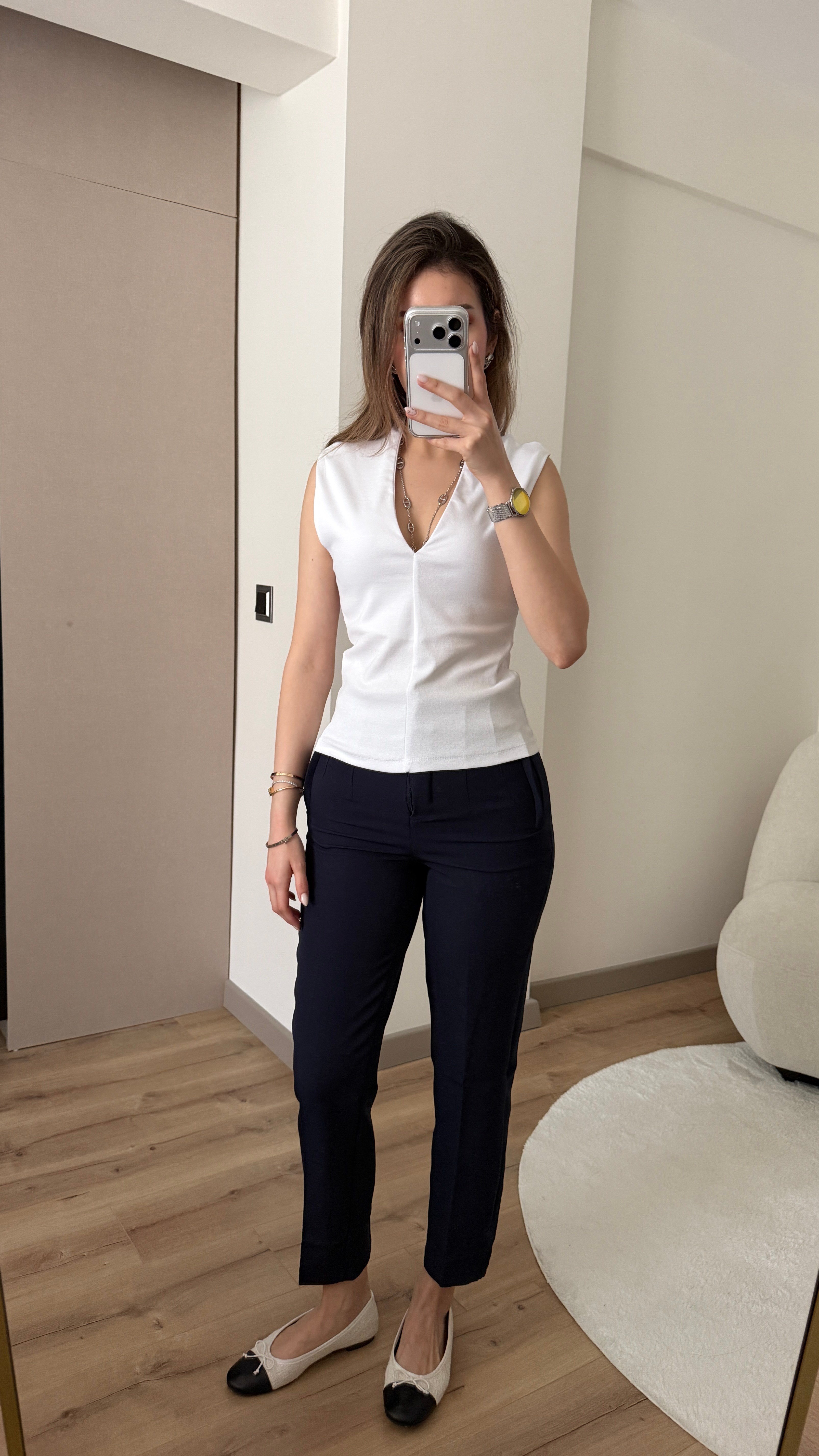 V YAKA MARKA MODEL BEYAZ BLUZ