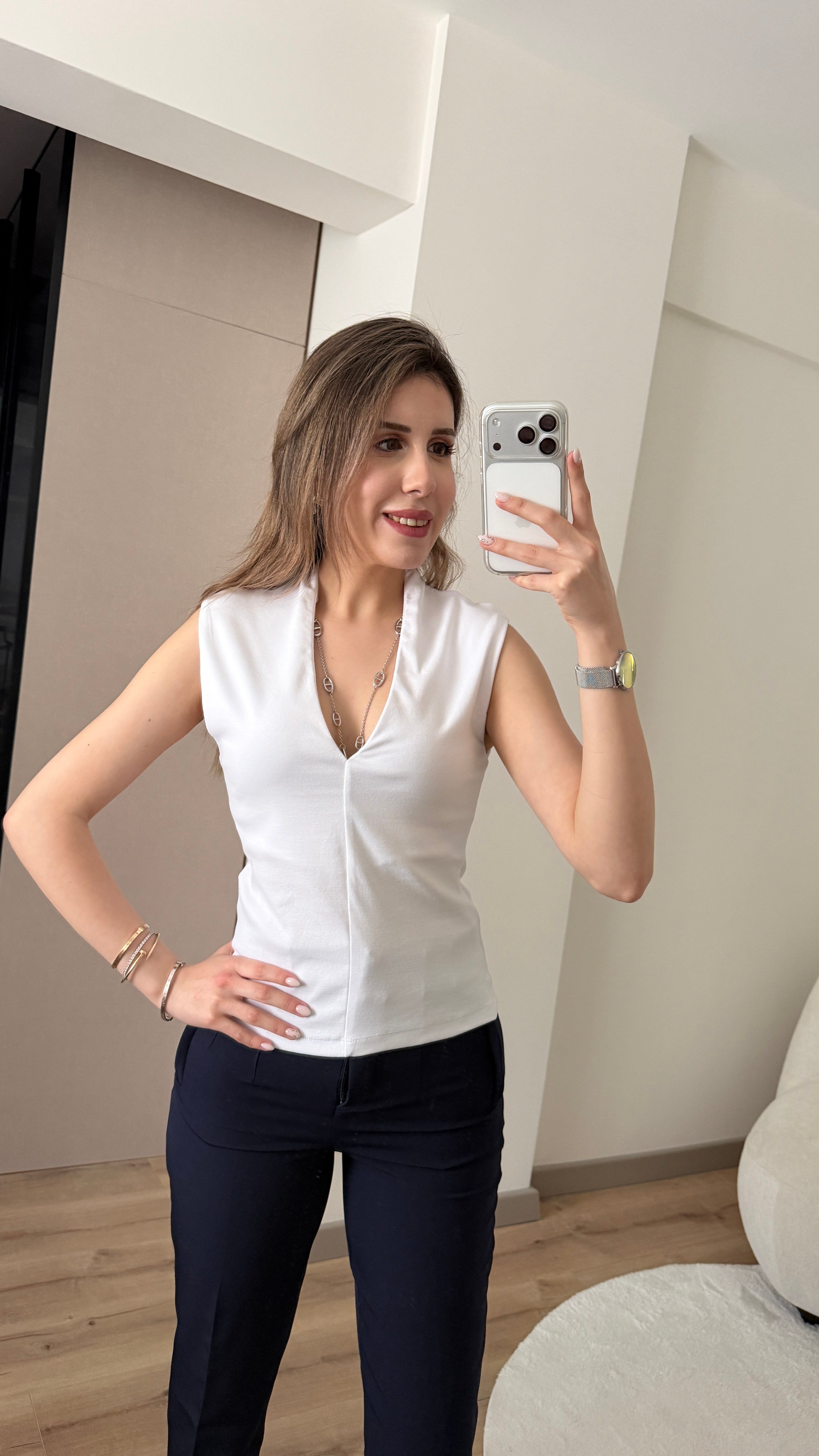 V YAKA MARKA MODEL BEYAZ BLUZ
