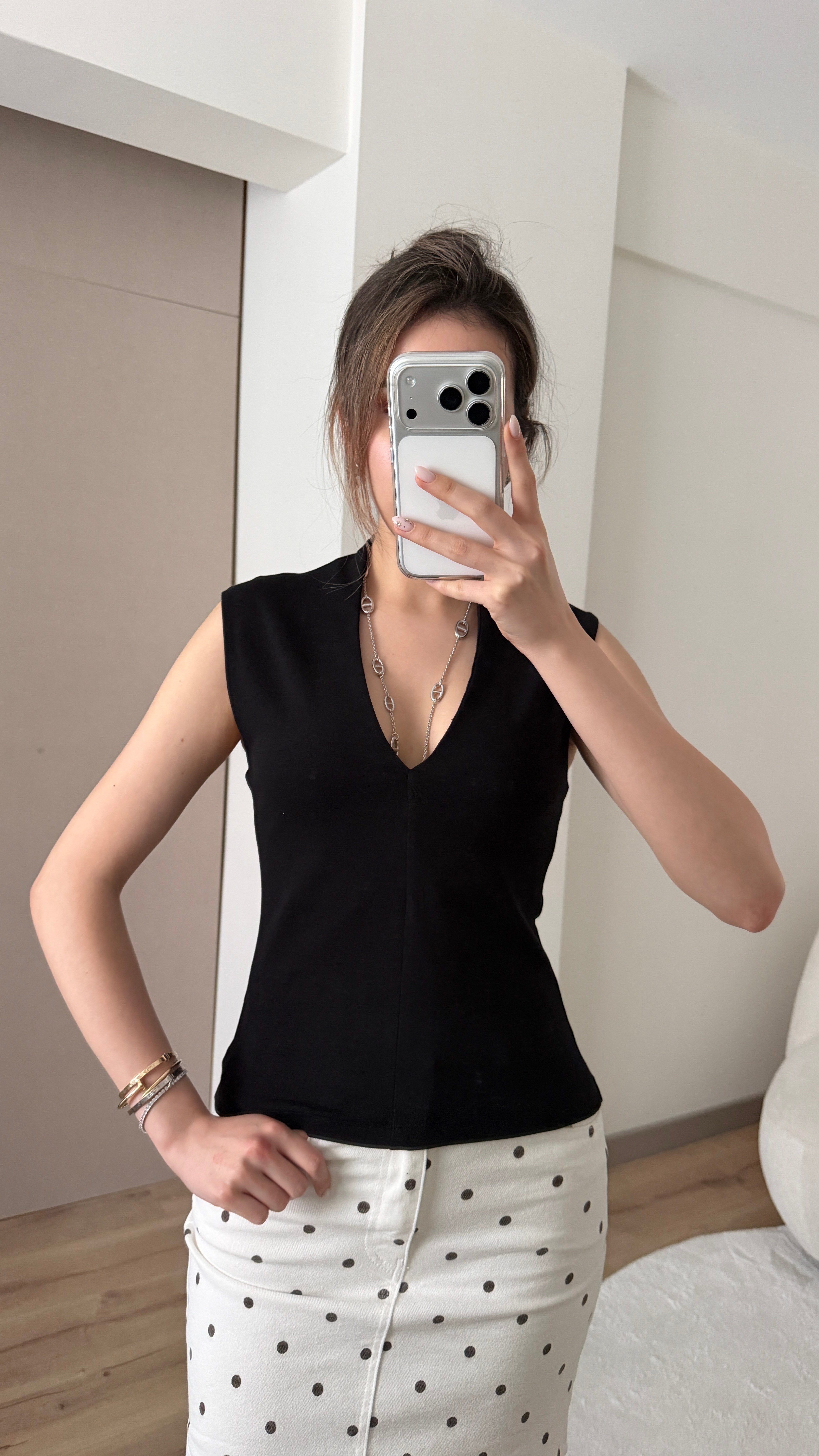 V YAKA MARKA MODEL SİYAH BLUZ