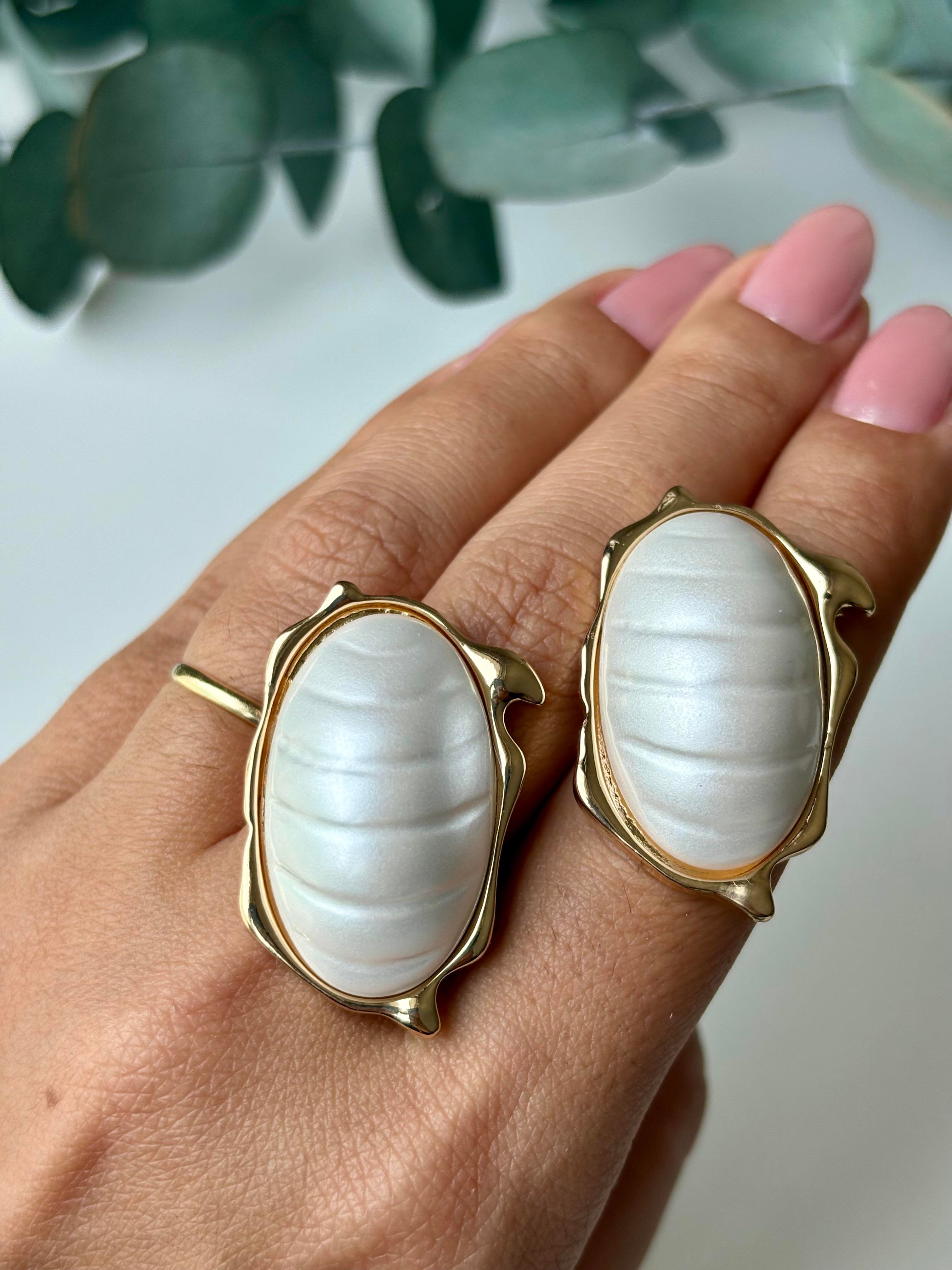OVAL BOMBELİ KÜPE