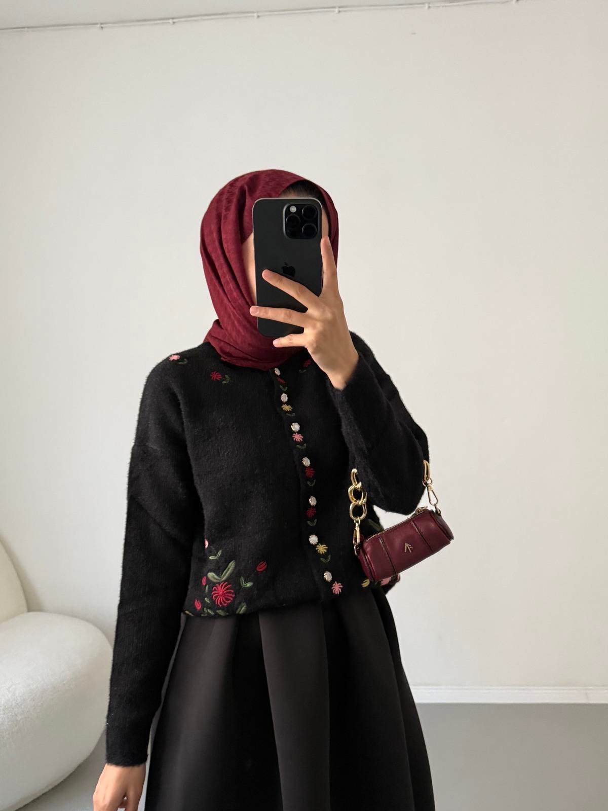 Nakış işlemeli Kaşe Hırka - Siyah